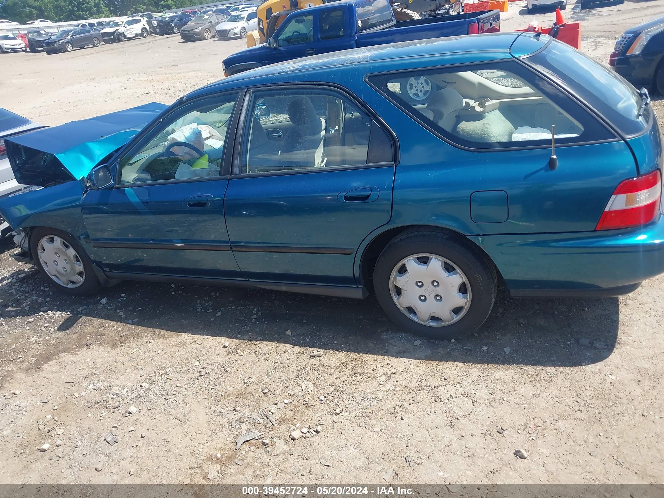 Photo 13 VIN: 1HGCE1820SA003277 - HONDA ACCORD 