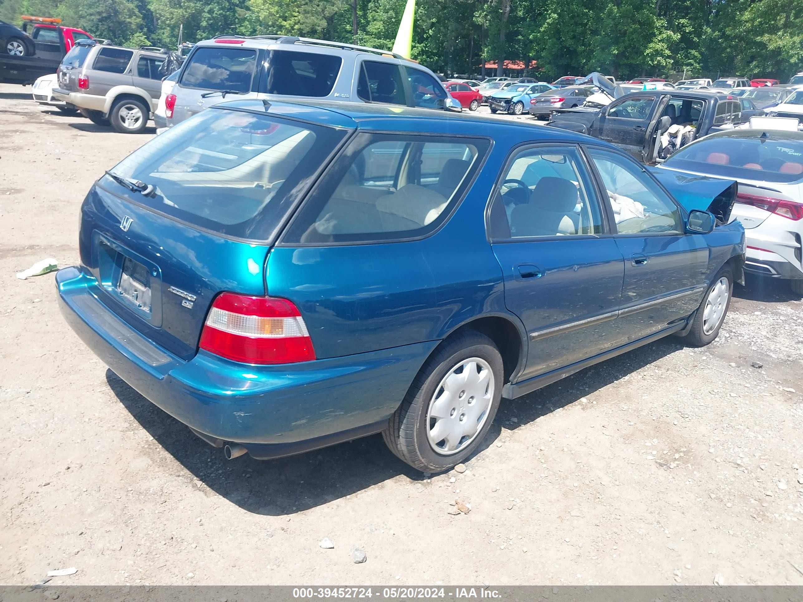 Photo 3 VIN: 1HGCE1820SA003277 - HONDA ACCORD 