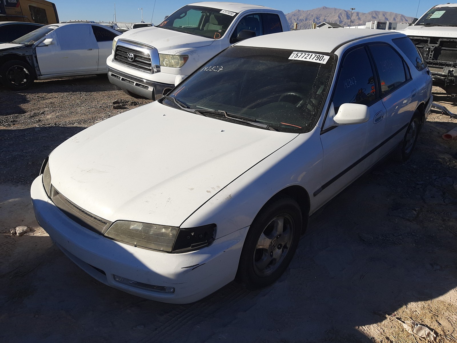 Photo 1 VIN: 1HGCE1825VA006020 - HONDA ACCORD LX 