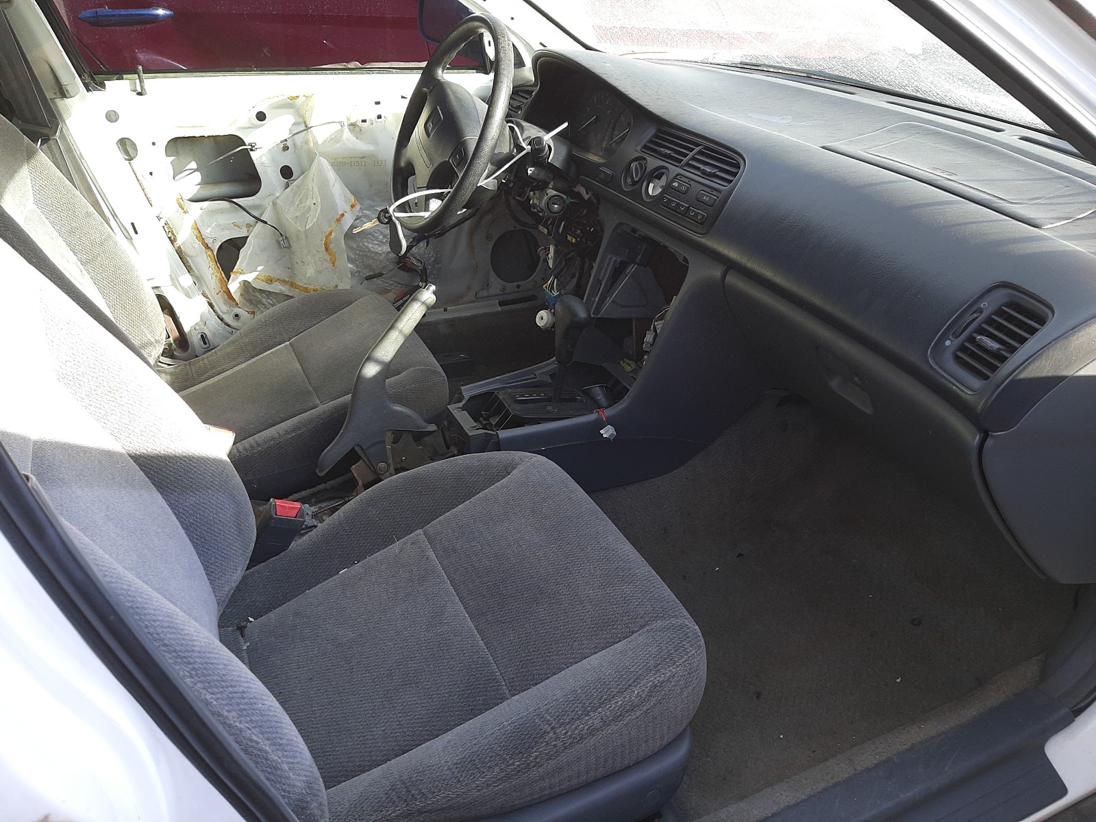 Photo 4 VIN: 1HGCE1825VA006020 - HONDA ACCORD LX 