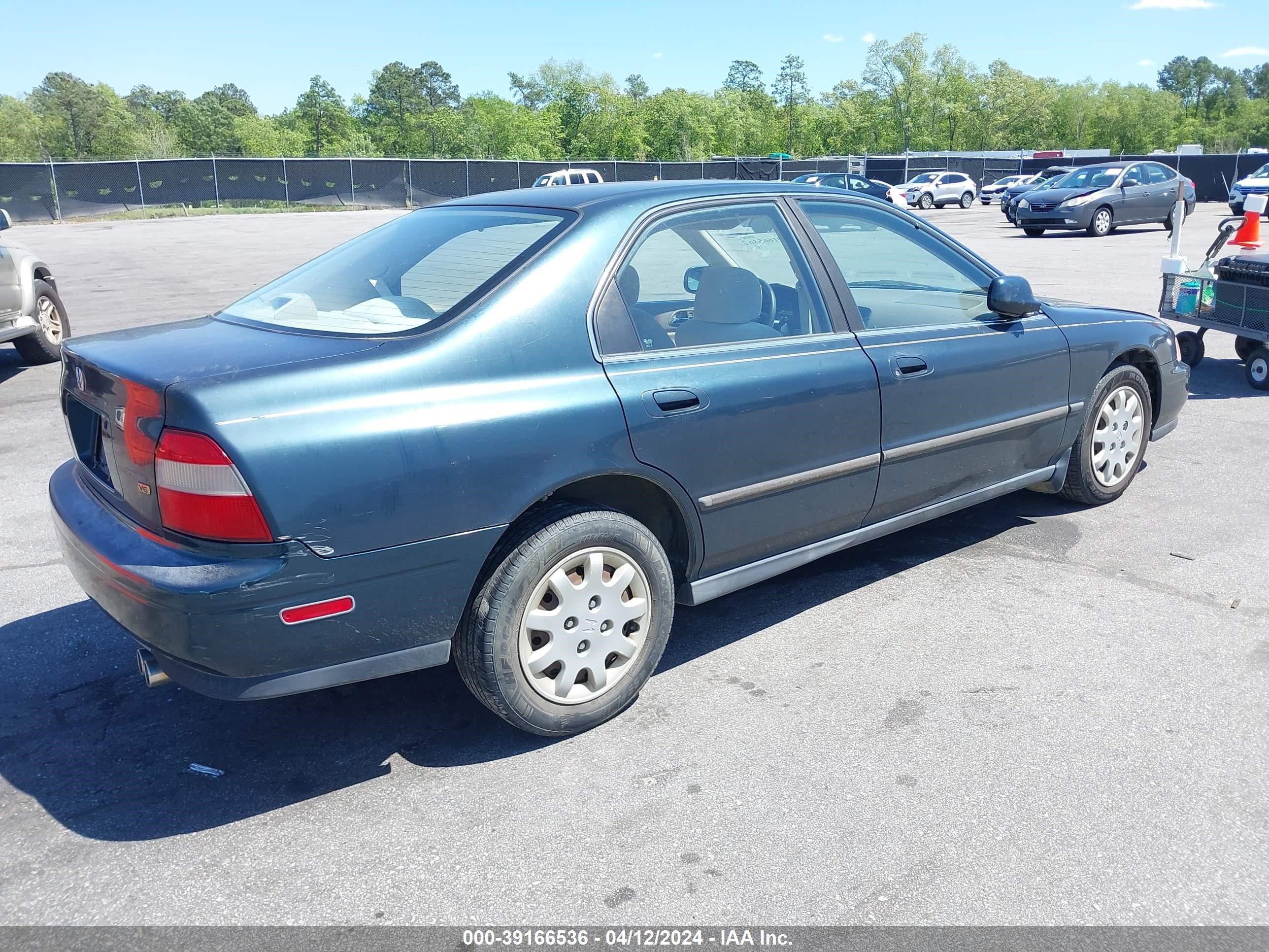 Photo 3 VIN: 1HGCE6647SA012964 - HONDA ACCORD 