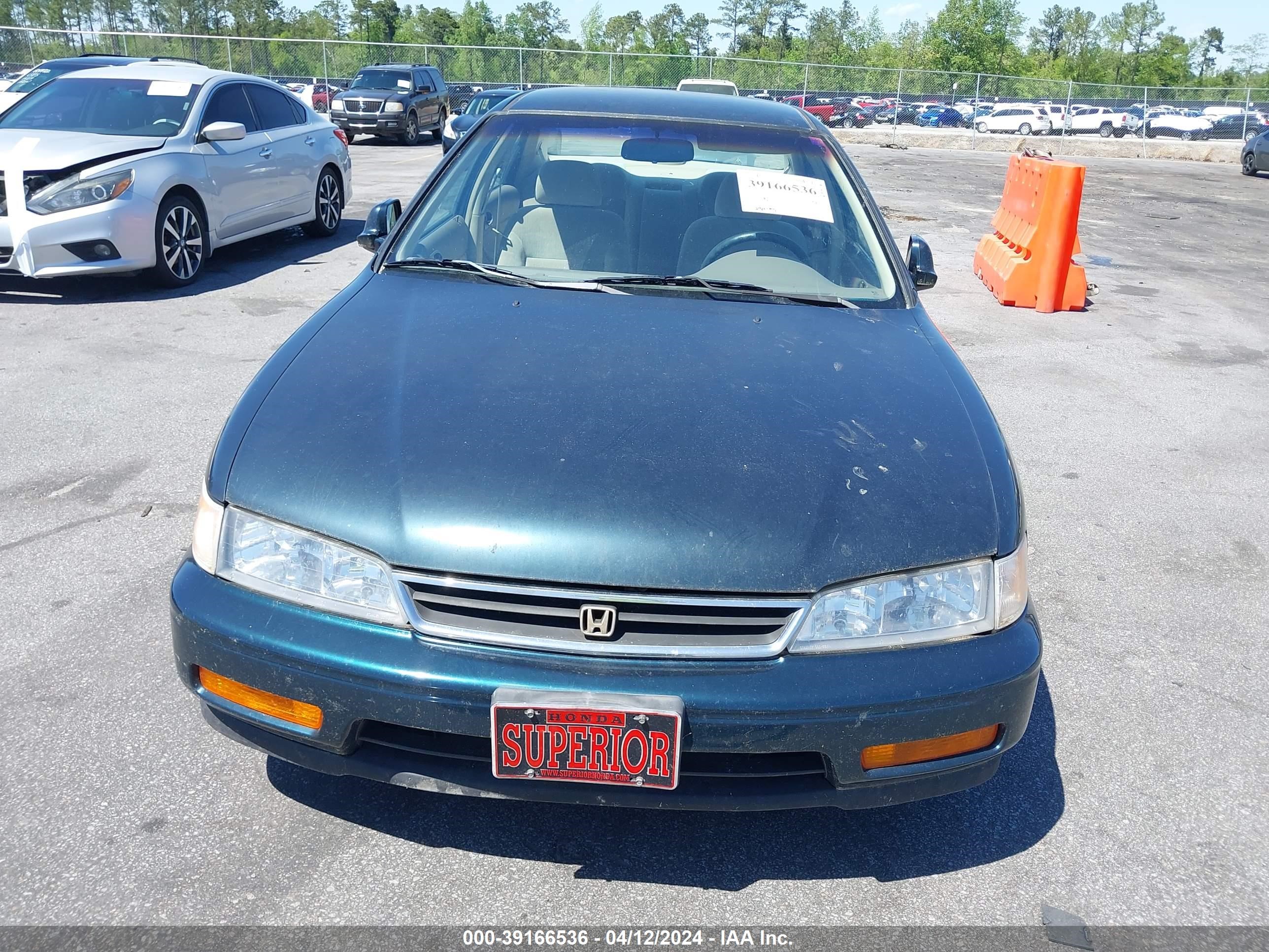 Photo 5 VIN: 1HGCE6647SA012964 - HONDA ACCORD 