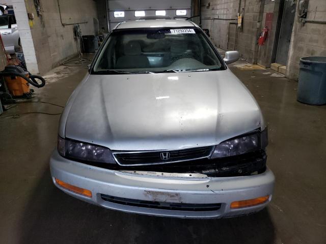 Photo 4 VIN: 1HGCE664XTA019179 - HONDA ACCORD LX 