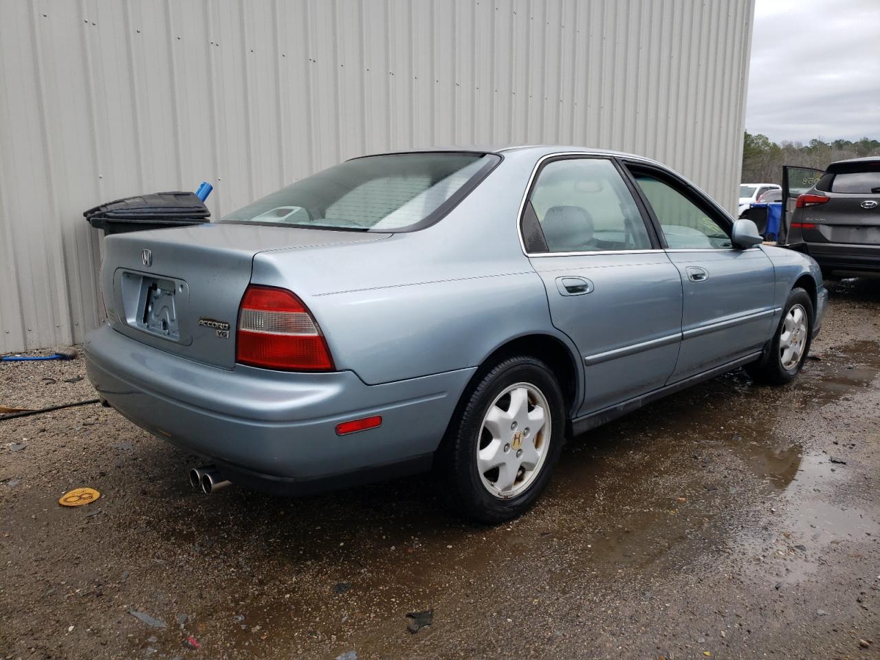 Photo 2 VIN: 1HGCE6660SA031759 - HONDA ACCORD 