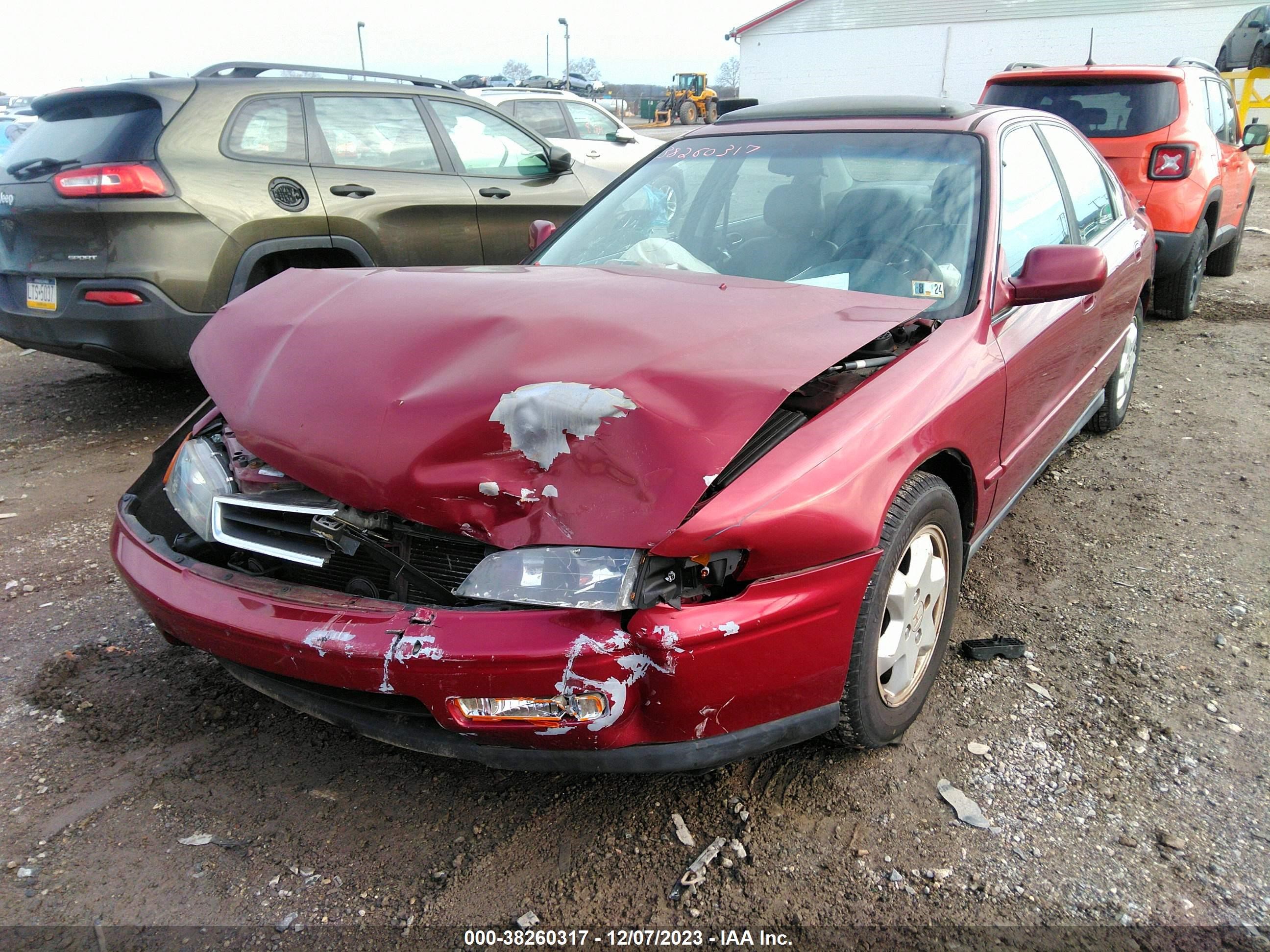 Photo 1 VIN: 1HGCE6662SA008841 - HONDA ACCORD 