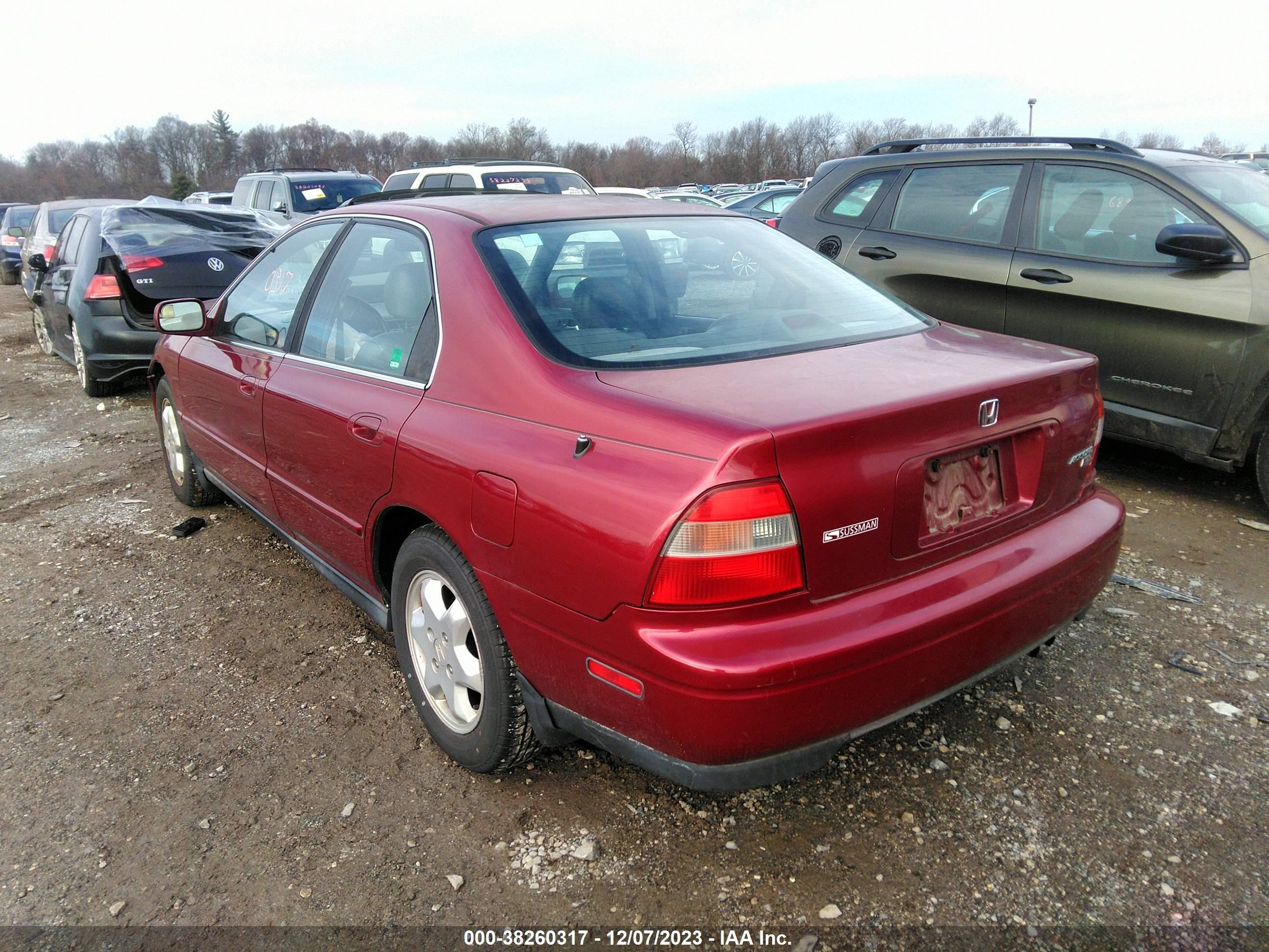 Photo 2 VIN: 1HGCE6662SA008841 - HONDA ACCORD 