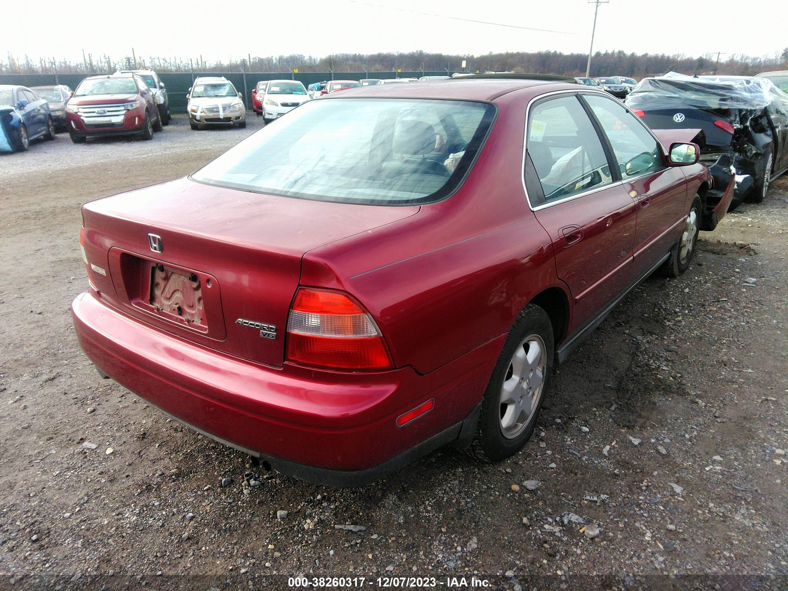 Photo 3 VIN: 1HGCE6662SA008841 - HONDA ACCORD 