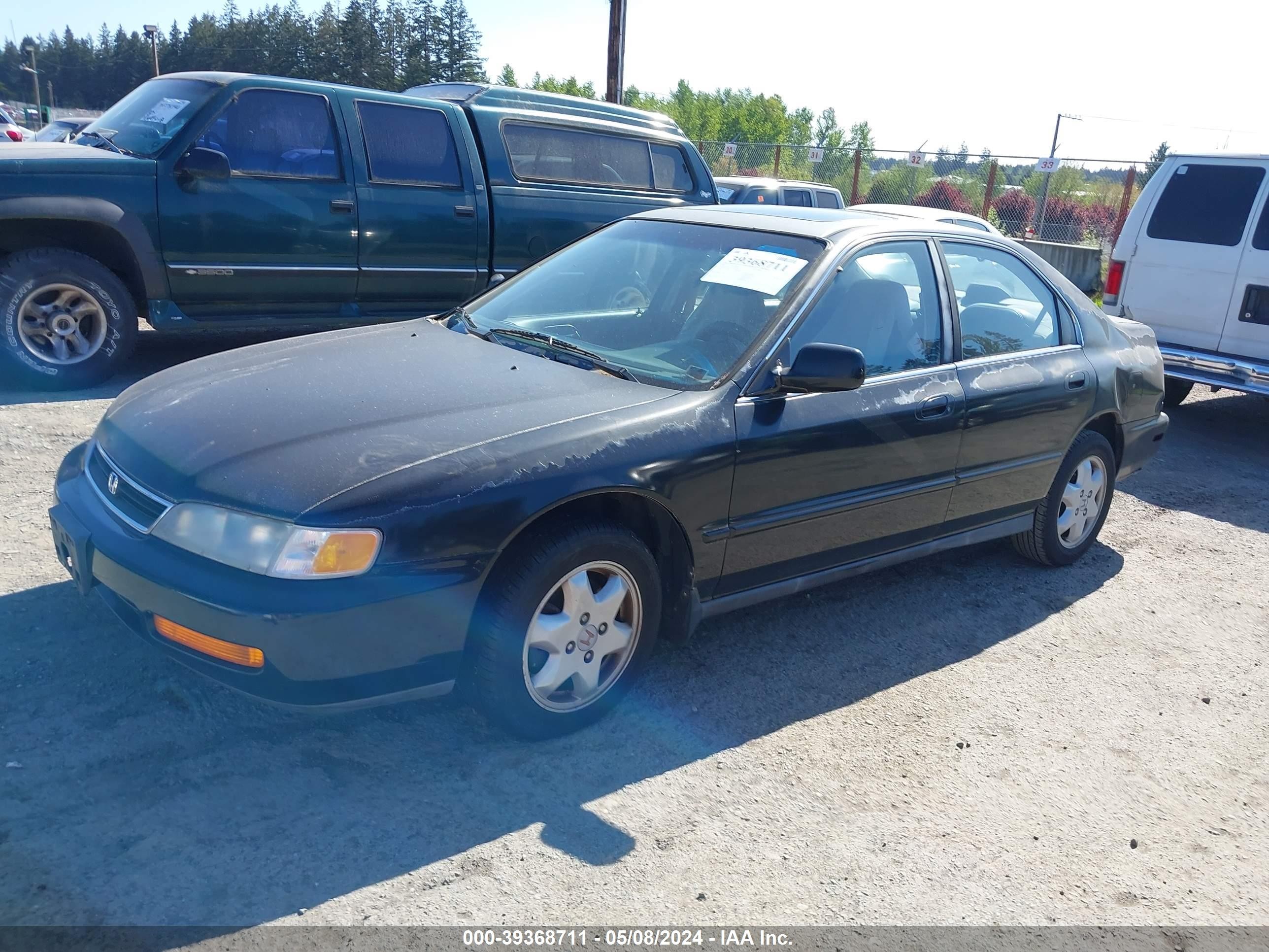 Photo 1 VIN: 1HGCE667XTA010587 - HONDA ACCORD 