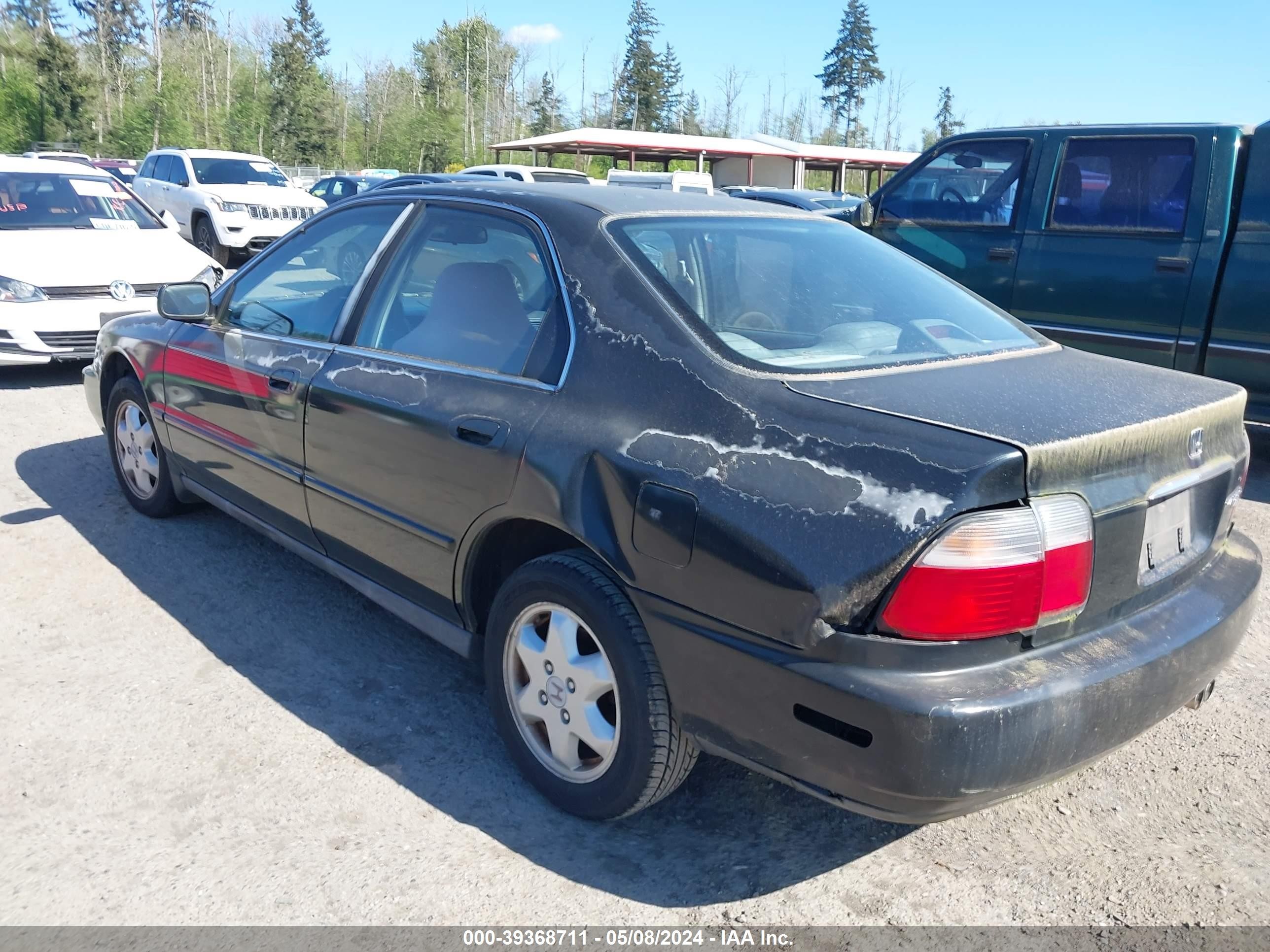 Photo 2 VIN: 1HGCE667XTA010587 - HONDA ACCORD 