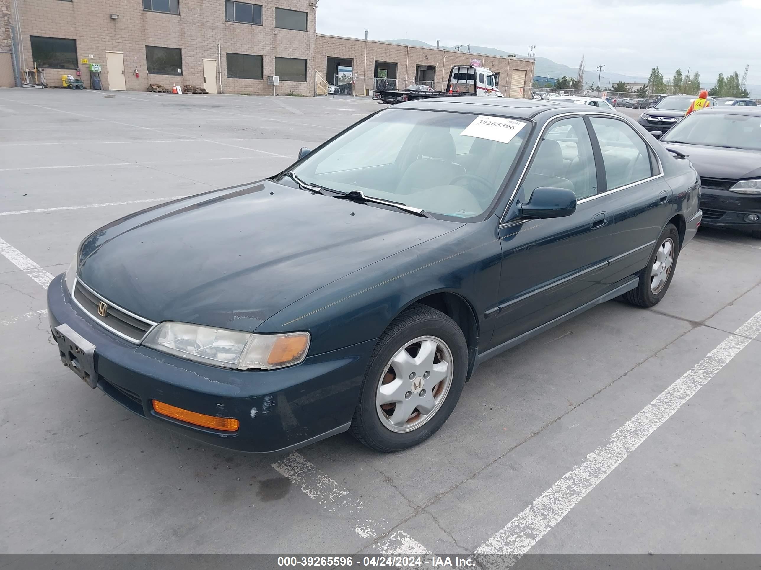 Photo 1 VIN: 1HGCE667XTA015160 - HONDA ACCORD 