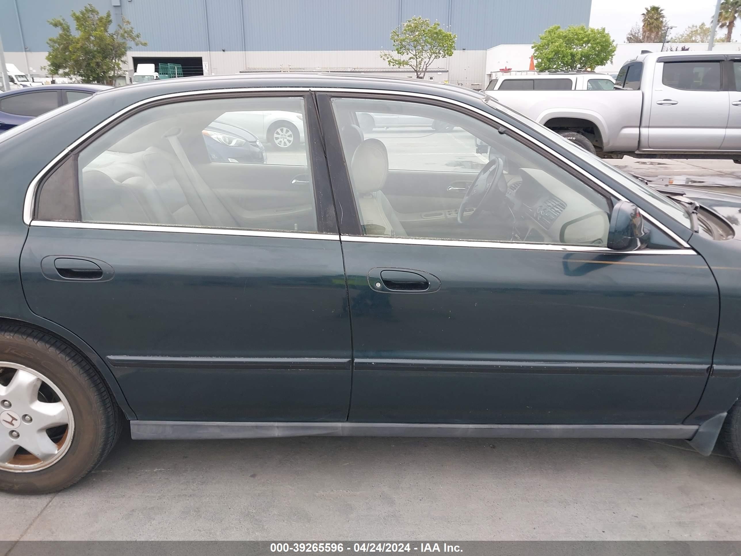 Photo 12 VIN: 1HGCE667XTA015160 - HONDA ACCORD 