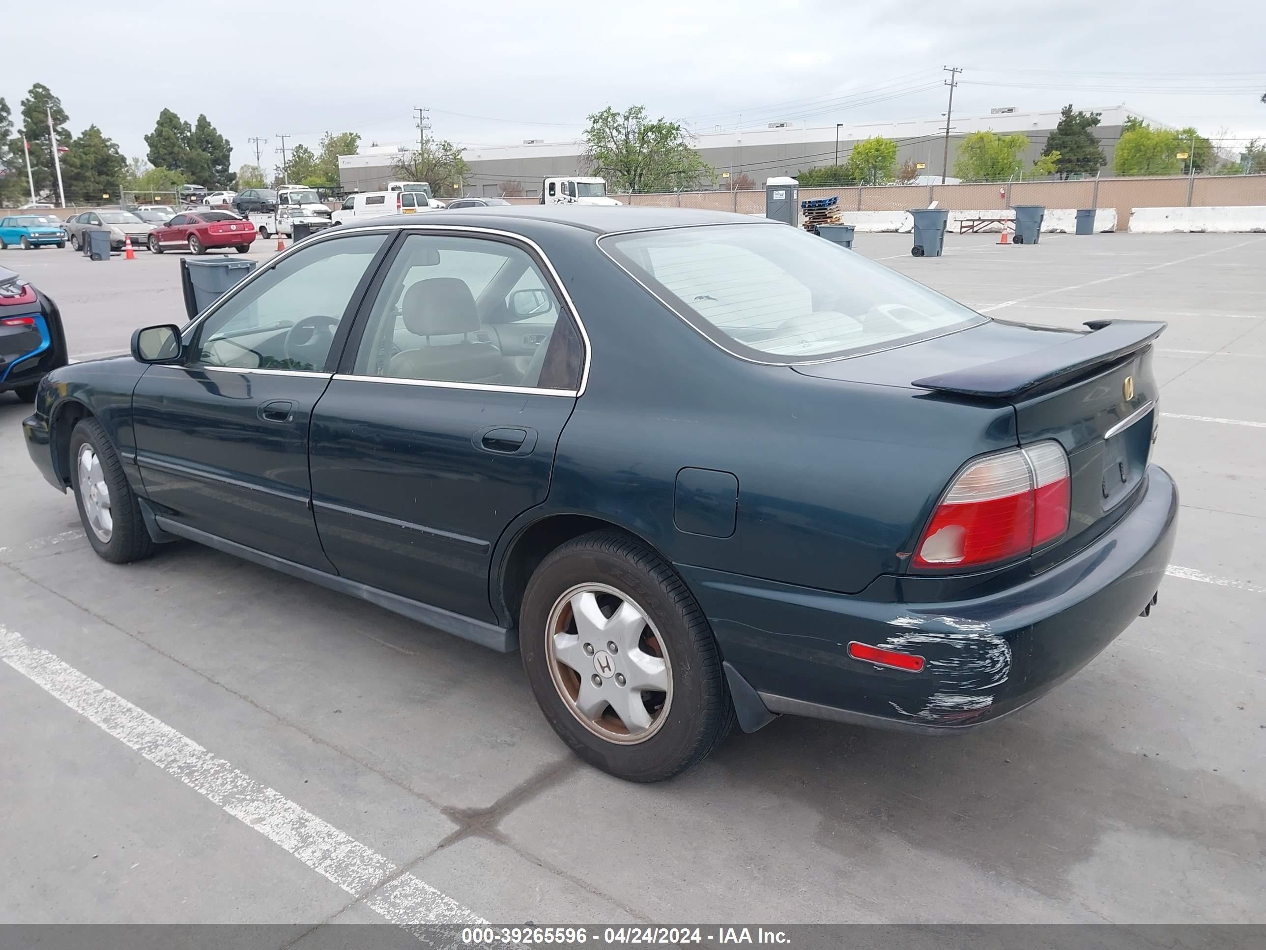 Photo 2 VIN: 1HGCE667XTA015160 - HONDA ACCORD 