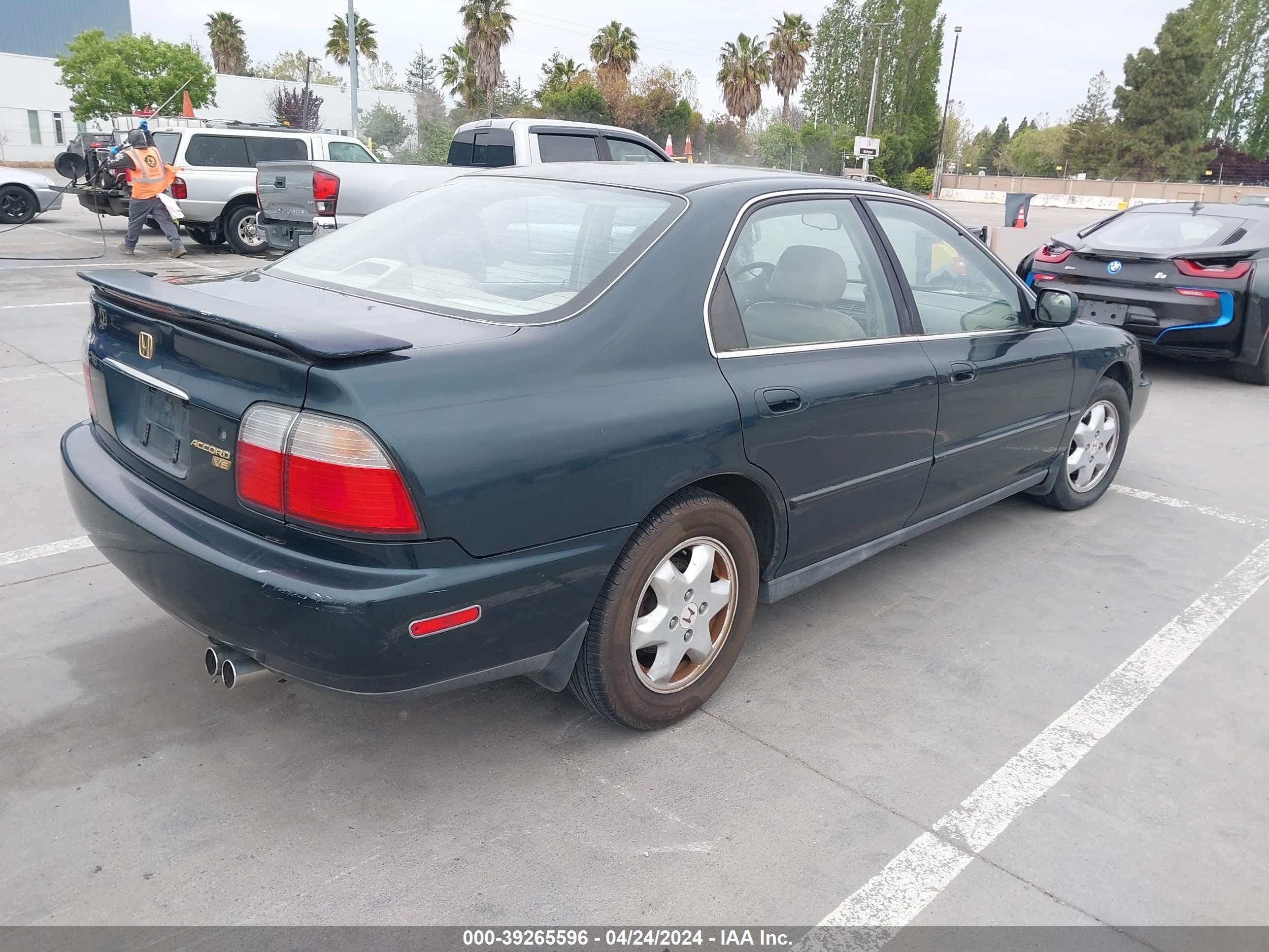 Photo 3 VIN: 1HGCE667XTA015160 - HONDA ACCORD 