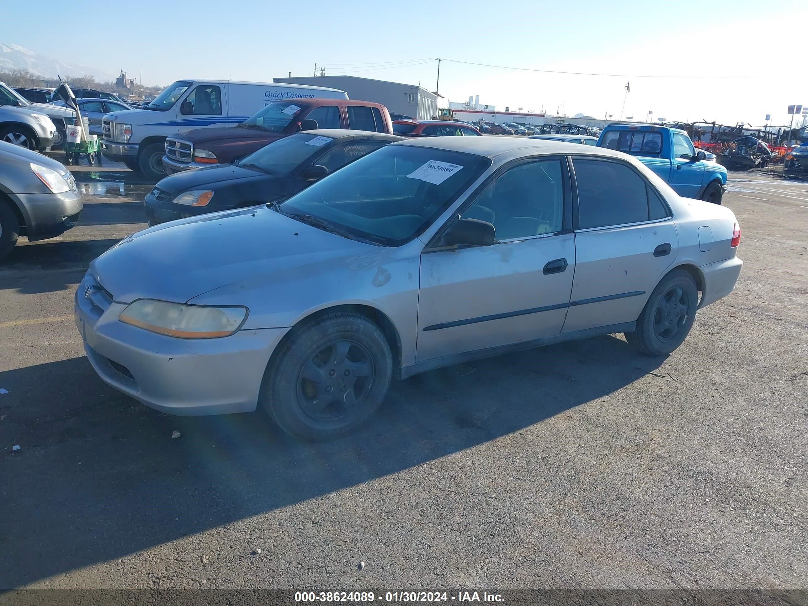 Photo 1 VIN: 1HGCF8544WA074936 - HONDA ACCORD 