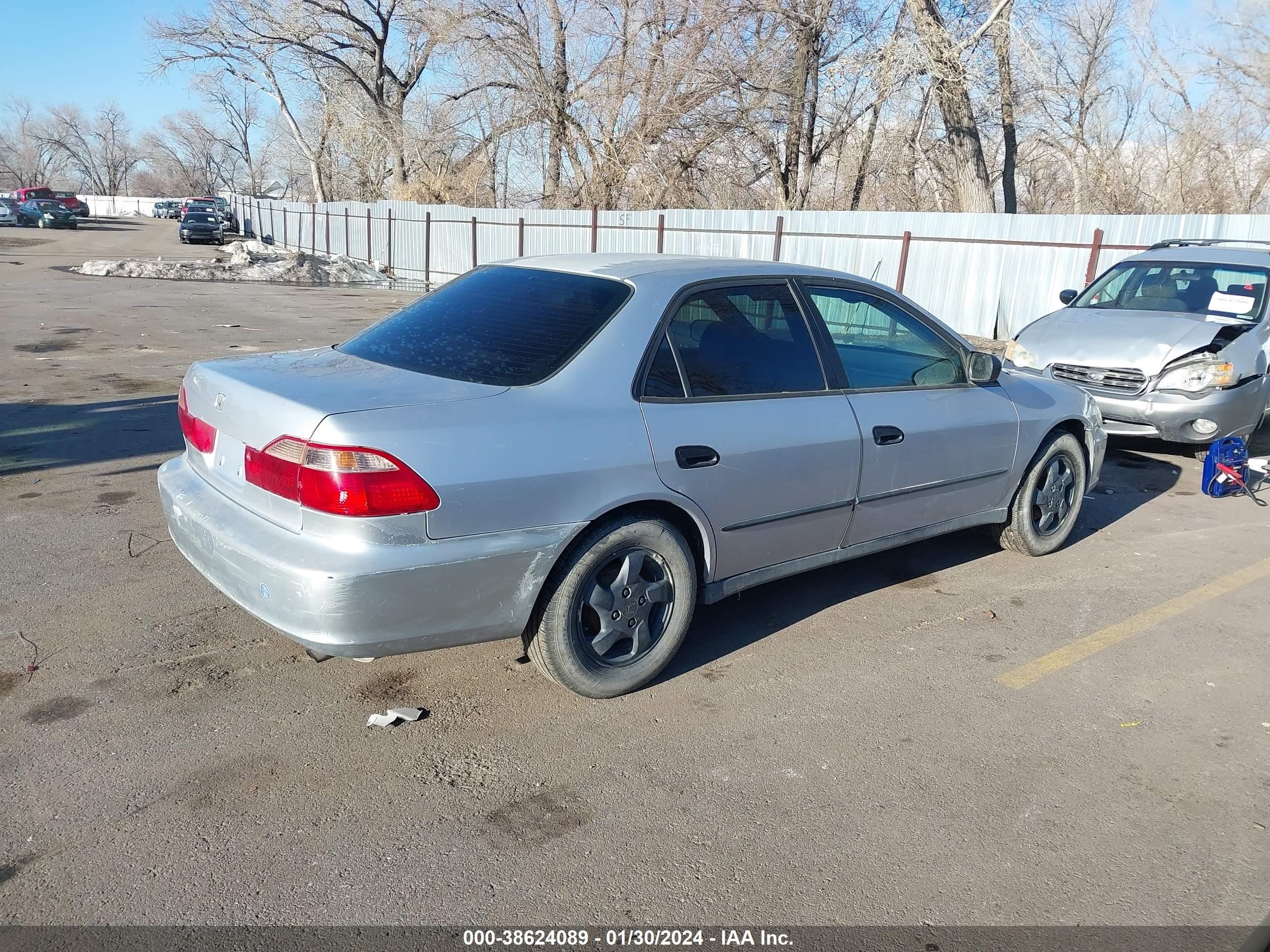 Photo 3 VIN: 1HGCF8544WA074936 - HONDA ACCORD 