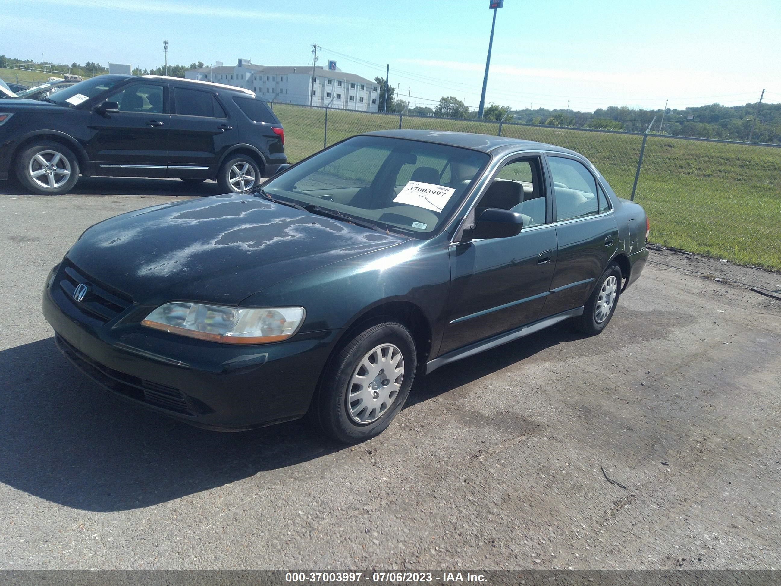 Photo 1 VIN: 1HGCF86611A132932 - HONDA ACCORD 