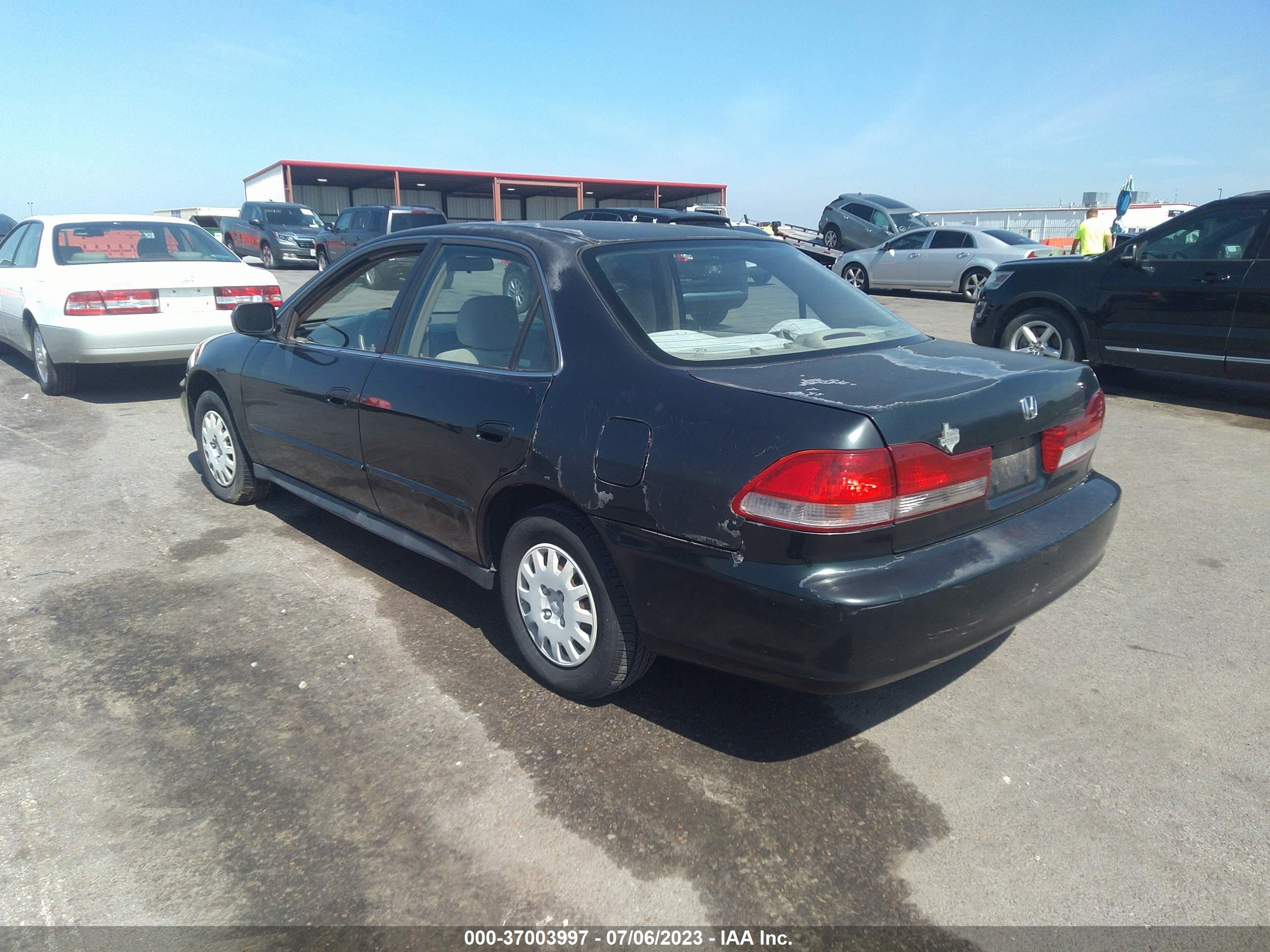 Photo 2 VIN: 1HGCF86611A132932 - HONDA ACCORD 