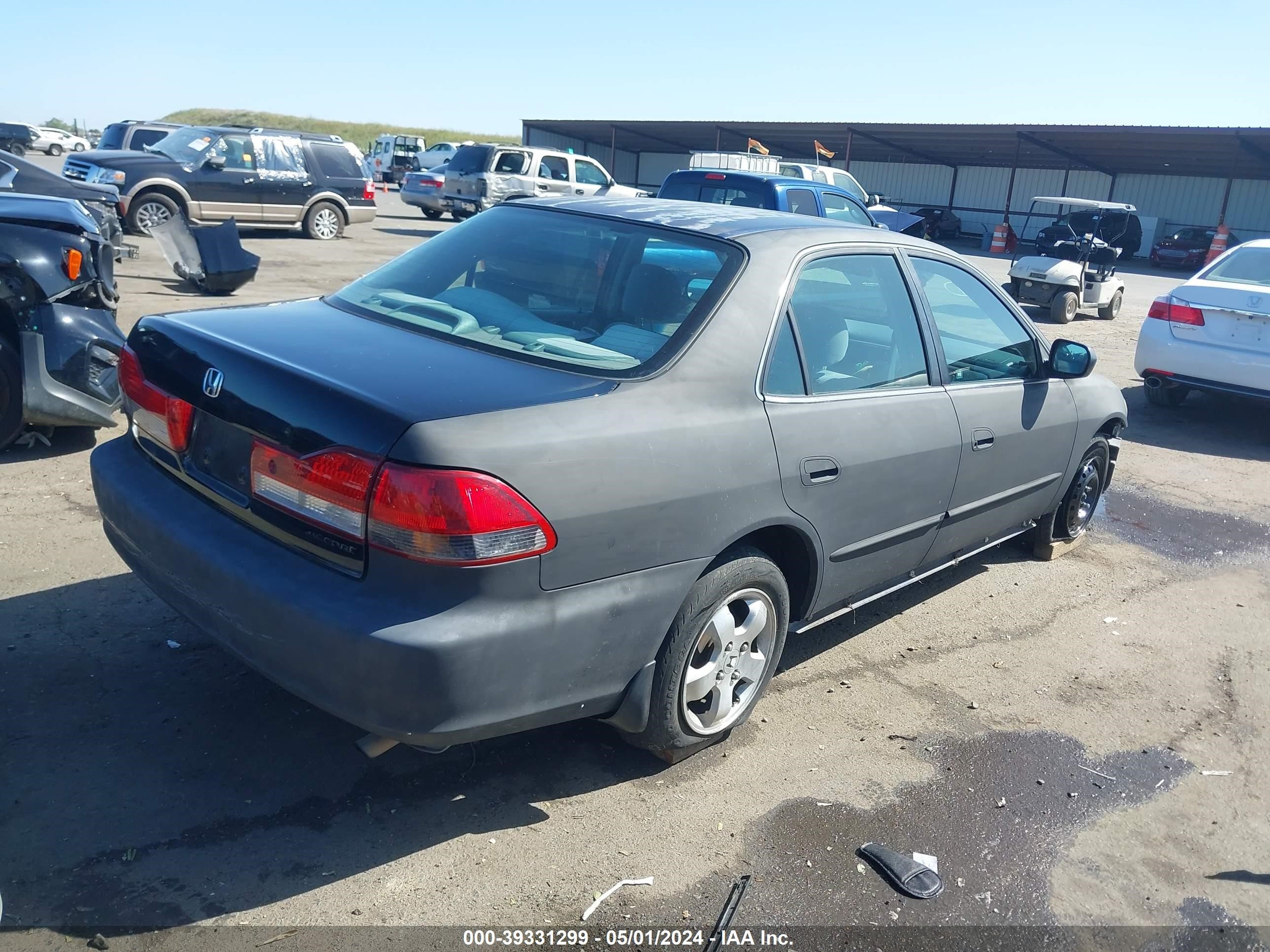 Photo 3 VIN: 1HGCF86612A133645 - HONDA ACCORD 