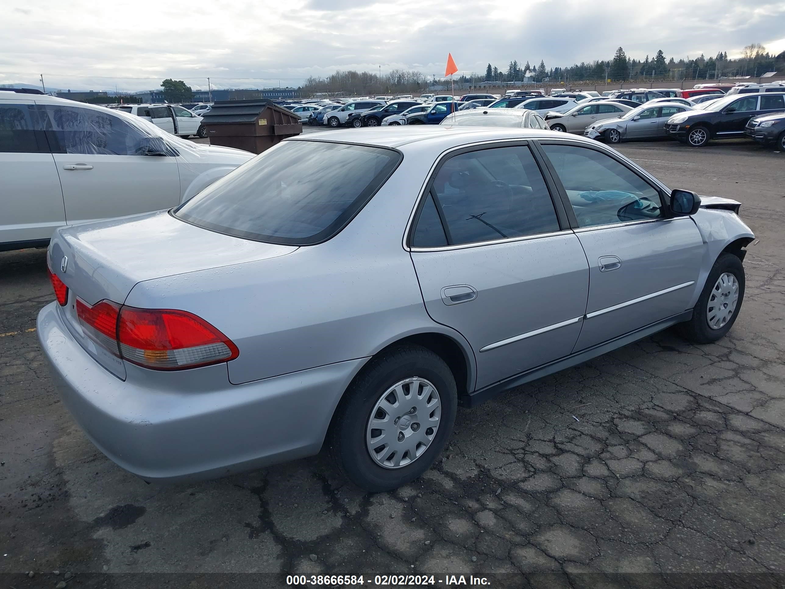 Photo 3 VIN: 1HGCF86631A062558 - HONDA ACCORD 