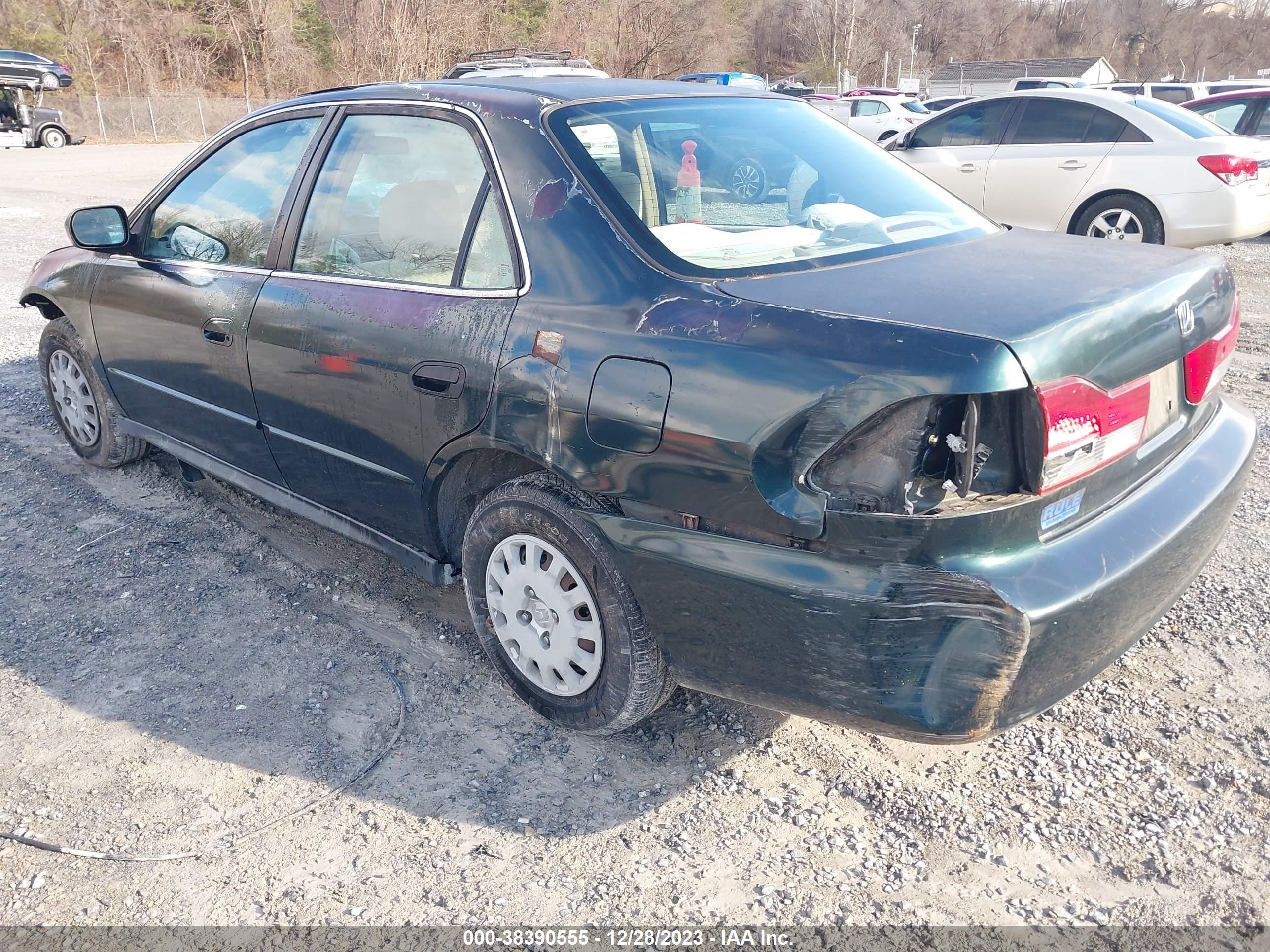 Photo 2 VIN: 1HGCF86661A080892 - HONDA ACCORD 