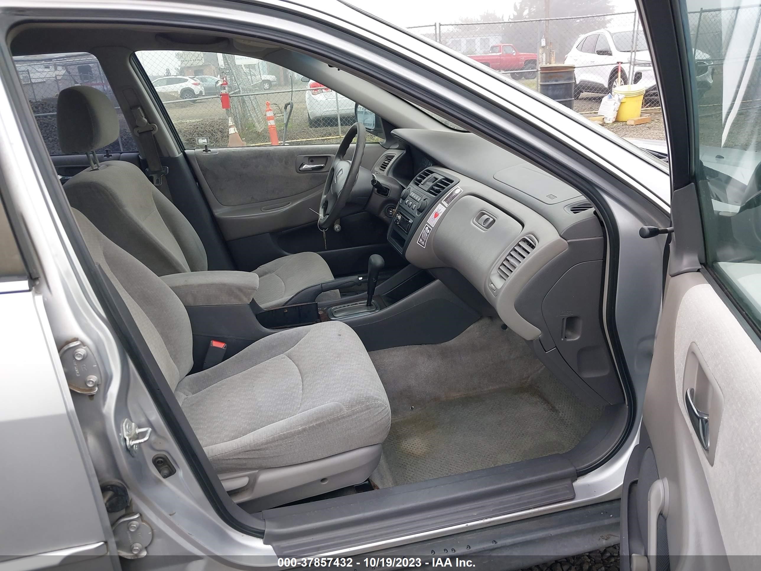 Photo 4 VIN: 1HGCF86662A090534 - HONDA ACCORD 