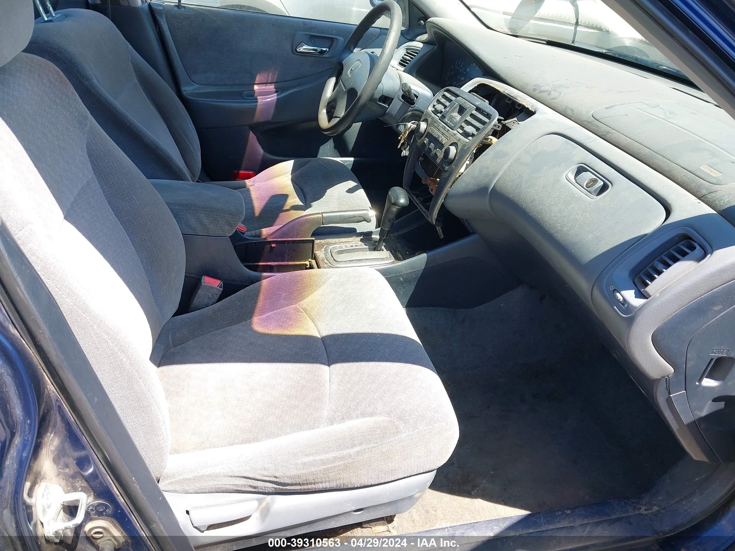 Photo 4 VIN: 1HGCF86662A100169 - HONDA ACCORD 