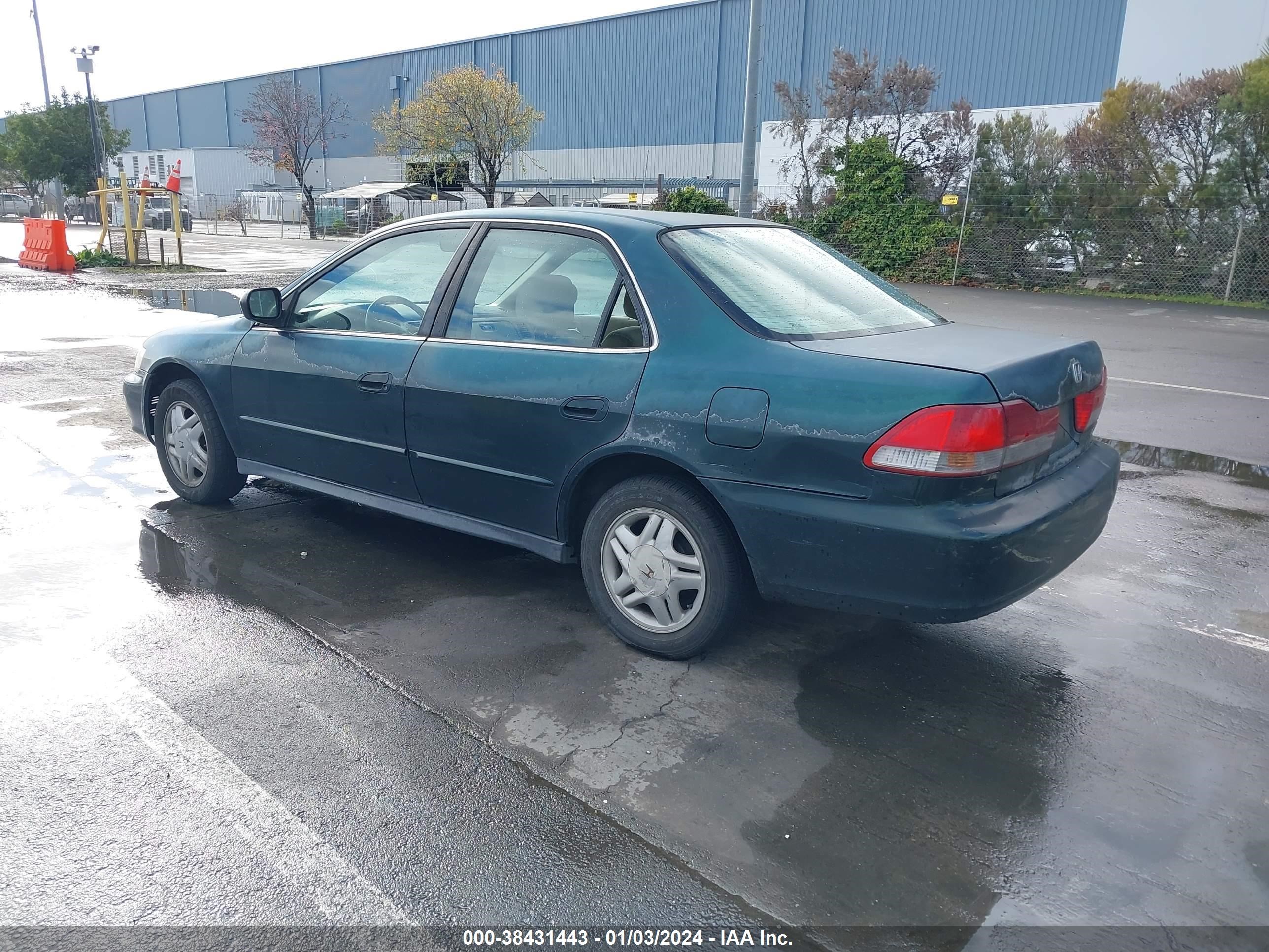 Photo 2 VIN: 1HGCF866X1A069541 - HONDA ACCORD 