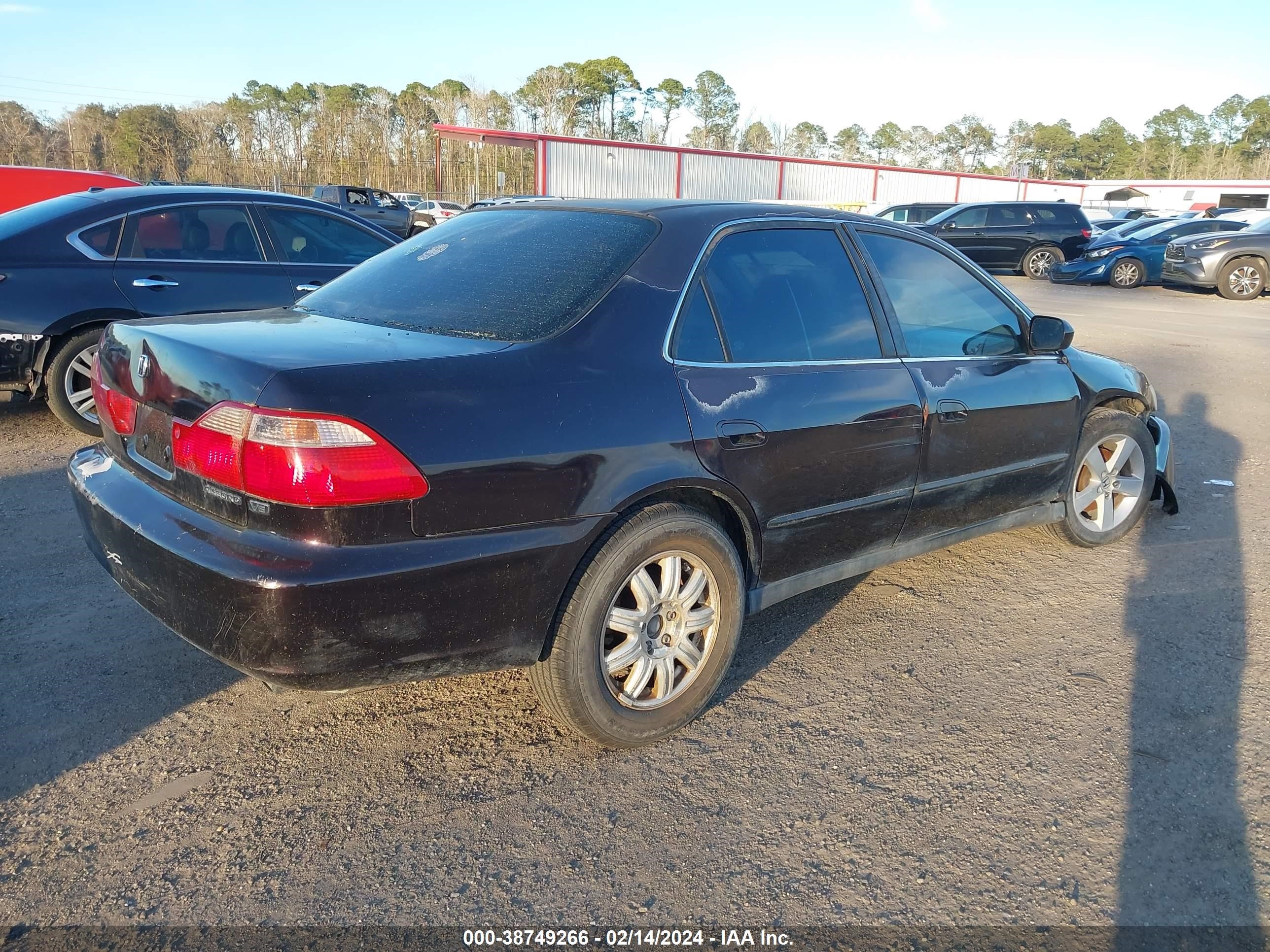 Photo 3 VIN: 1HGCG1640WA043038 - HONDA ACCORD 