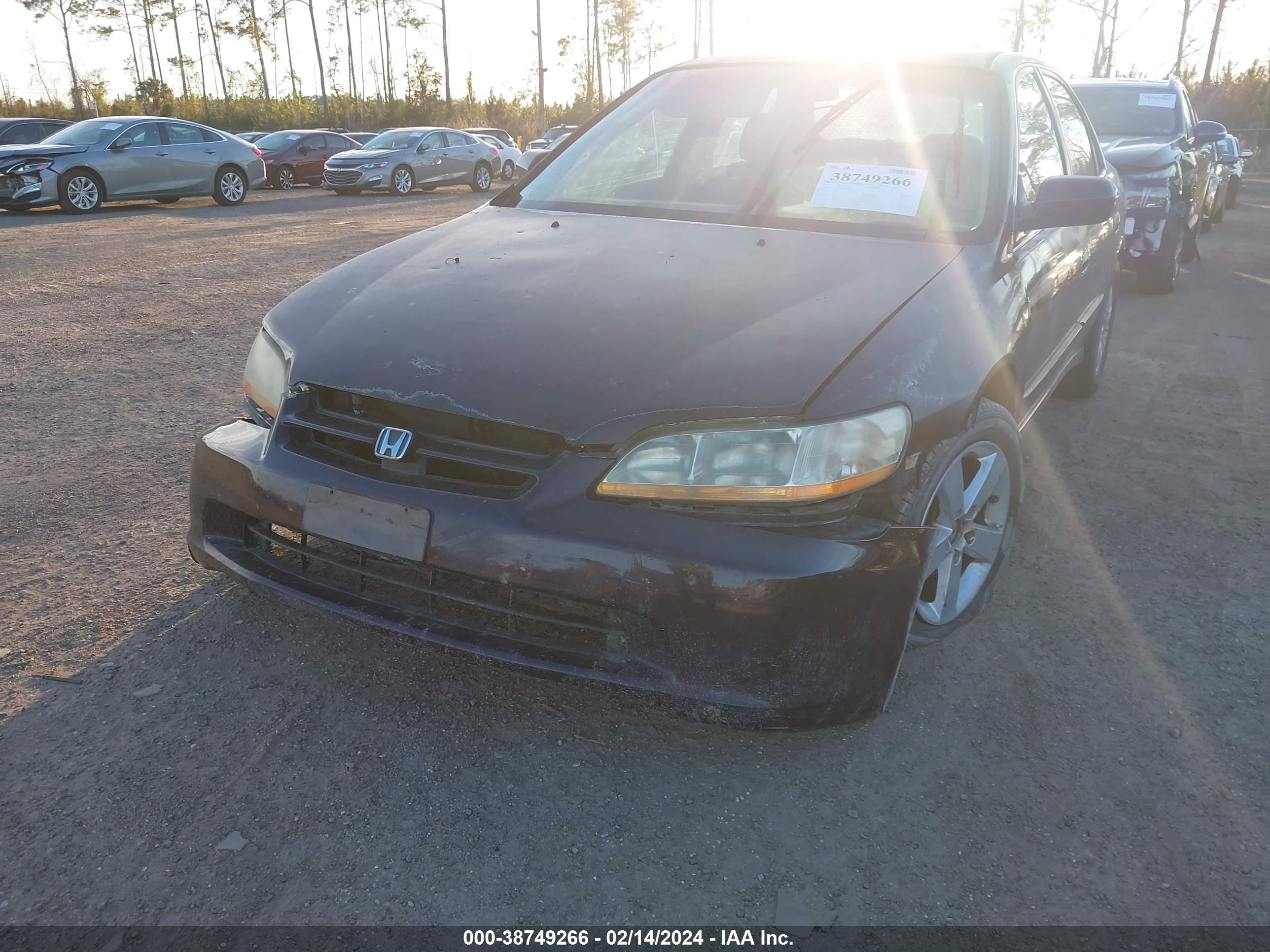 Photo 5 VIN: 1HGCG1640WA043038 - HONDA ACCORD 