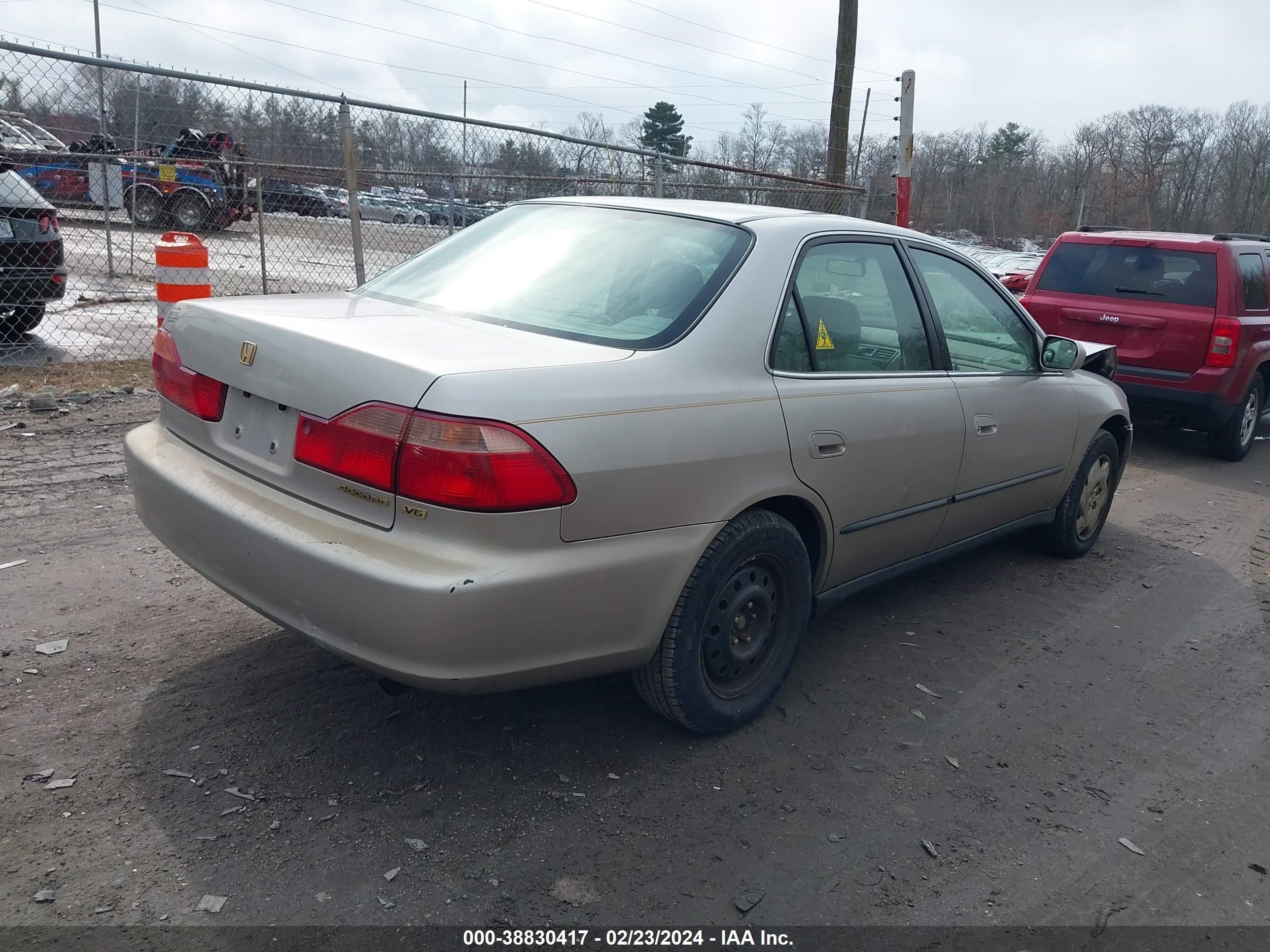 Photo 3 VIN: 1HGCG1643WA033765 - HONDA ACCORD 