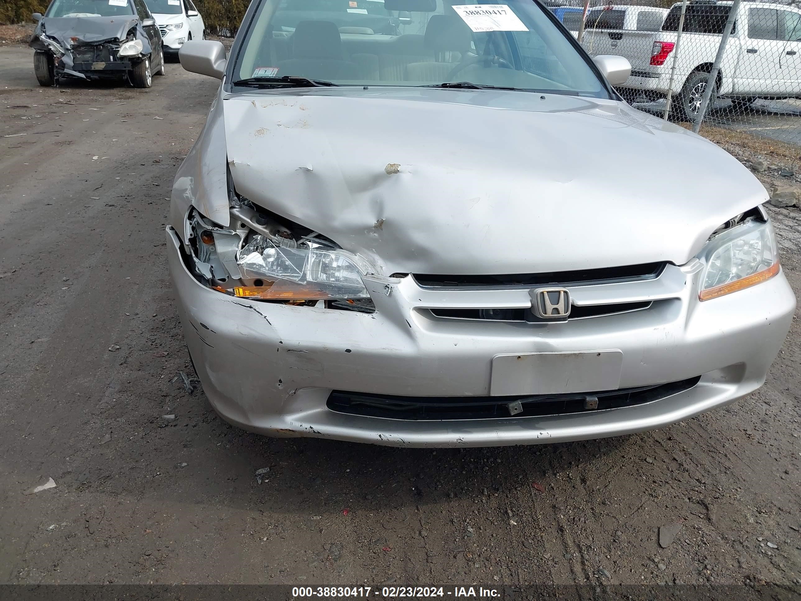 Photo 5 VIN: 1HGCG1643WA033765 - HONDA ACCORD 