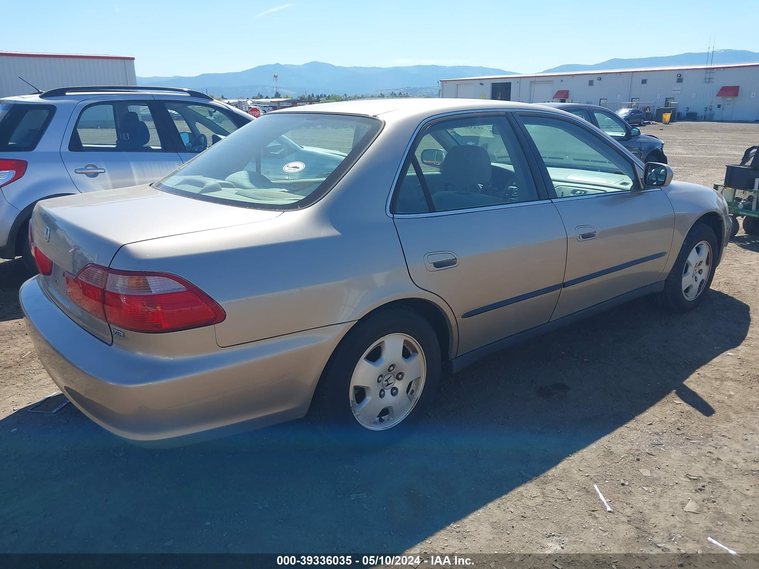 Photo 3 VIN: 1HGCG1643XA043133 - HONDA ACCORD 