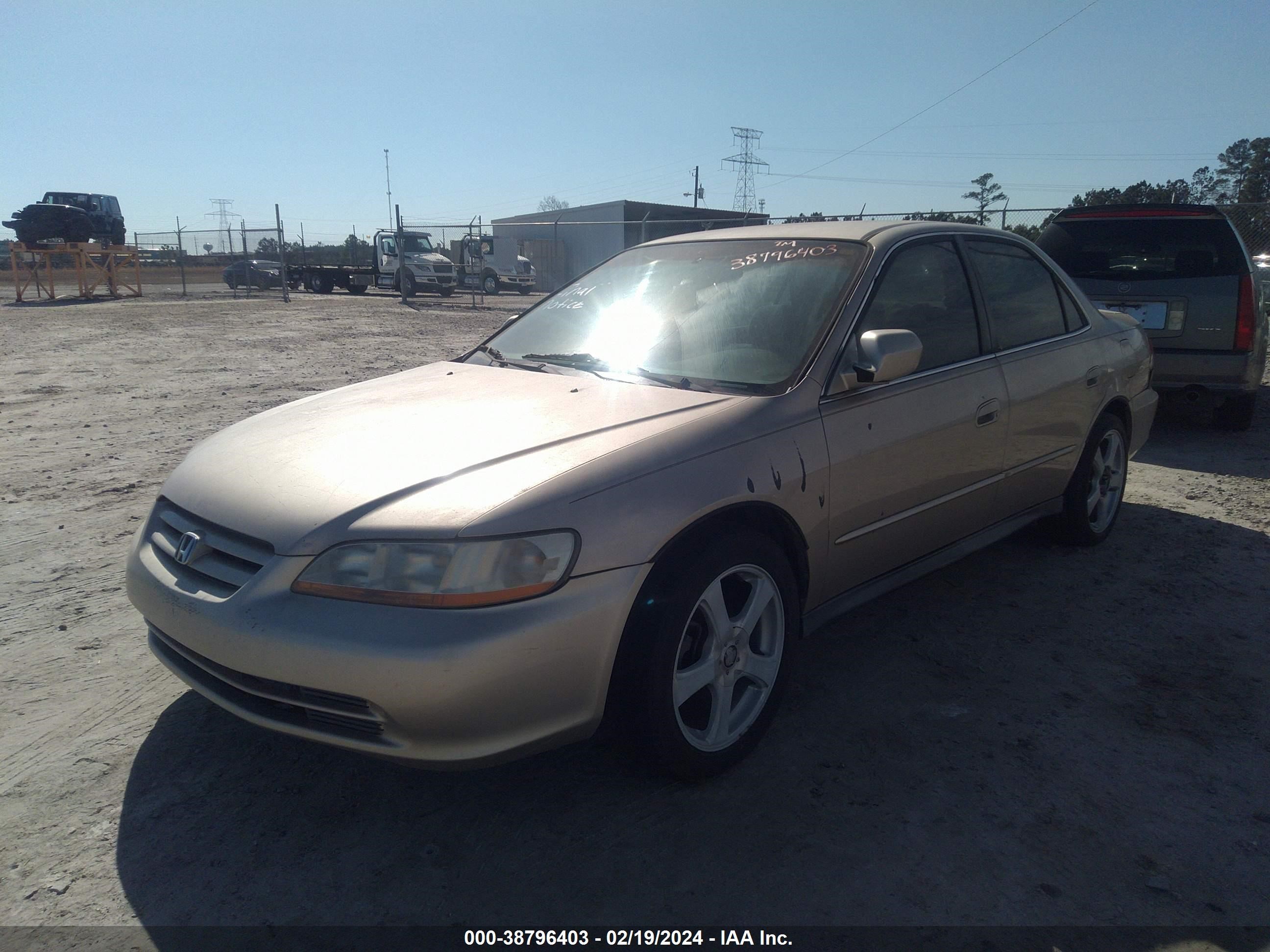 Photo 1 VIN: 1HGCG16451A010187 - HONDA ACCORD 