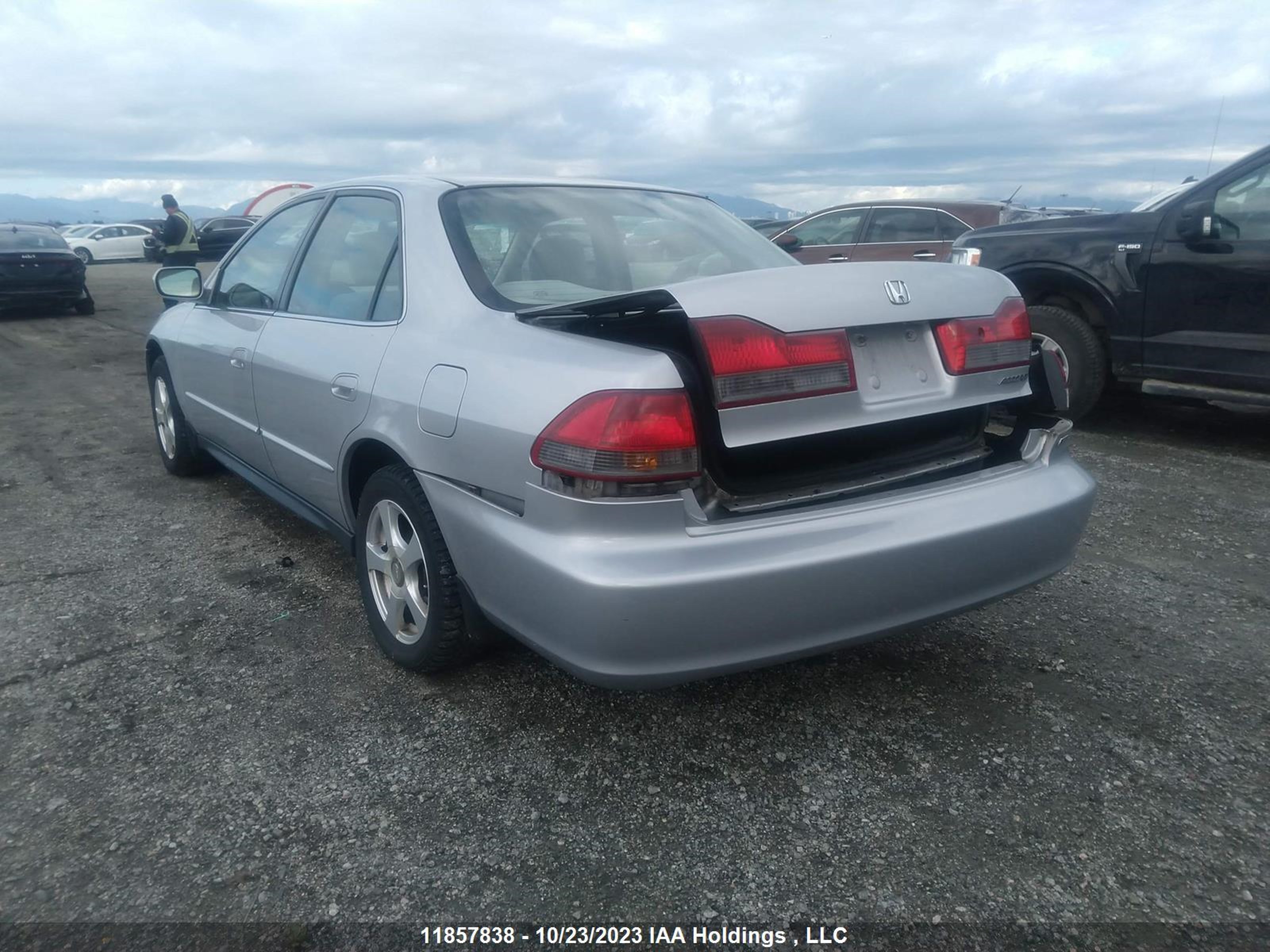 Photo 2 VIN: 1HGCG16451A803182 - HONDA ACCORD 