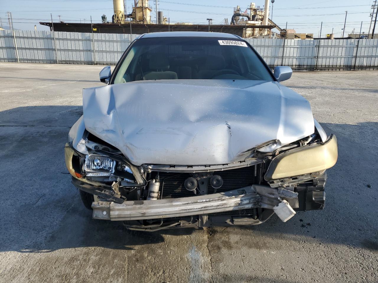 Photo 4 VIN: 1HGCG16452A015374 - HONDA ACCORD 