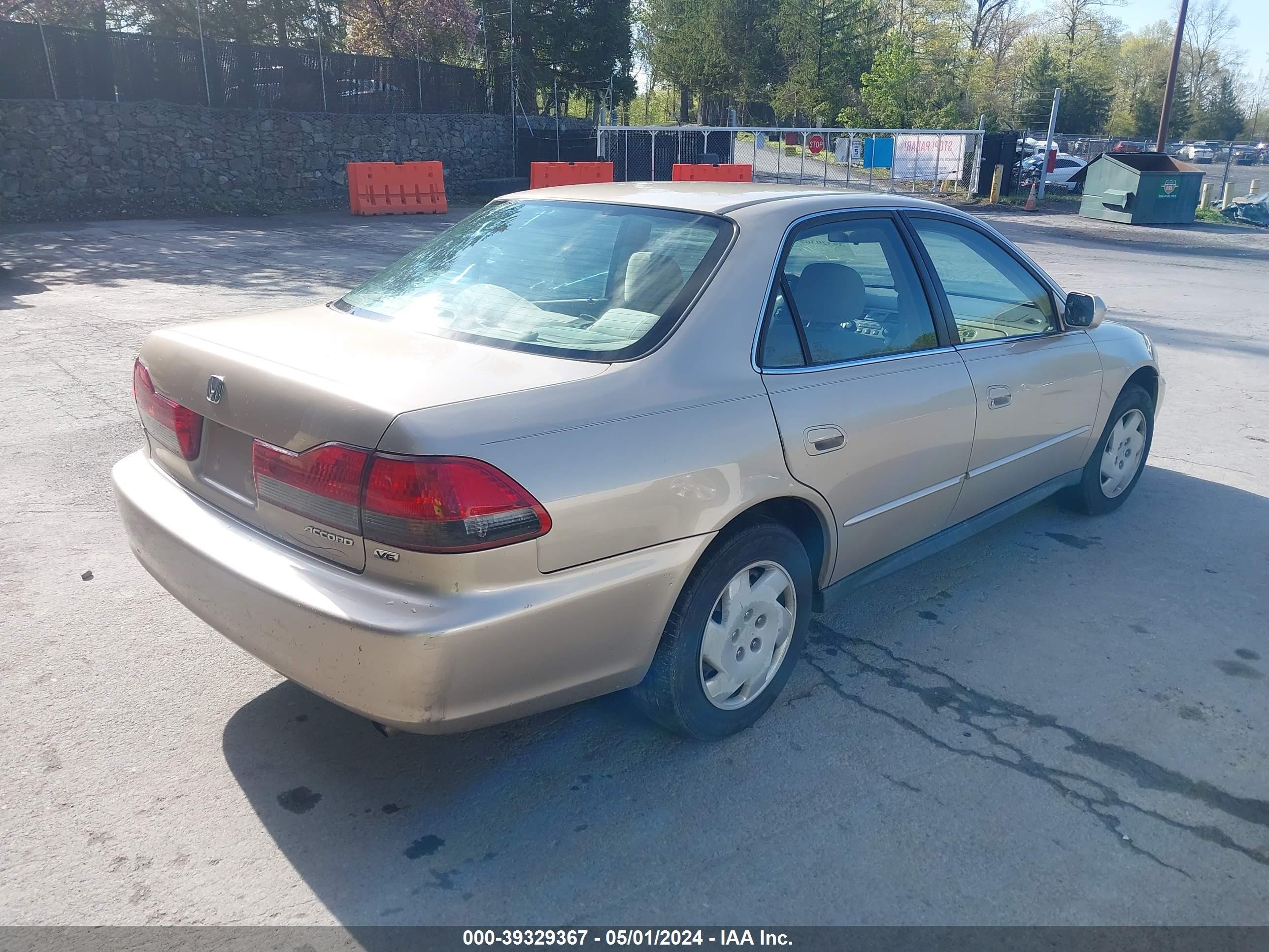 Photo 3 VIN: 1HGCG16461A031954 - HONDA ACCORD 