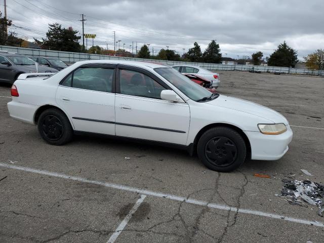 Photo 3 VIN: 1HGCG1646WA027121 - HONDA ACCORD 