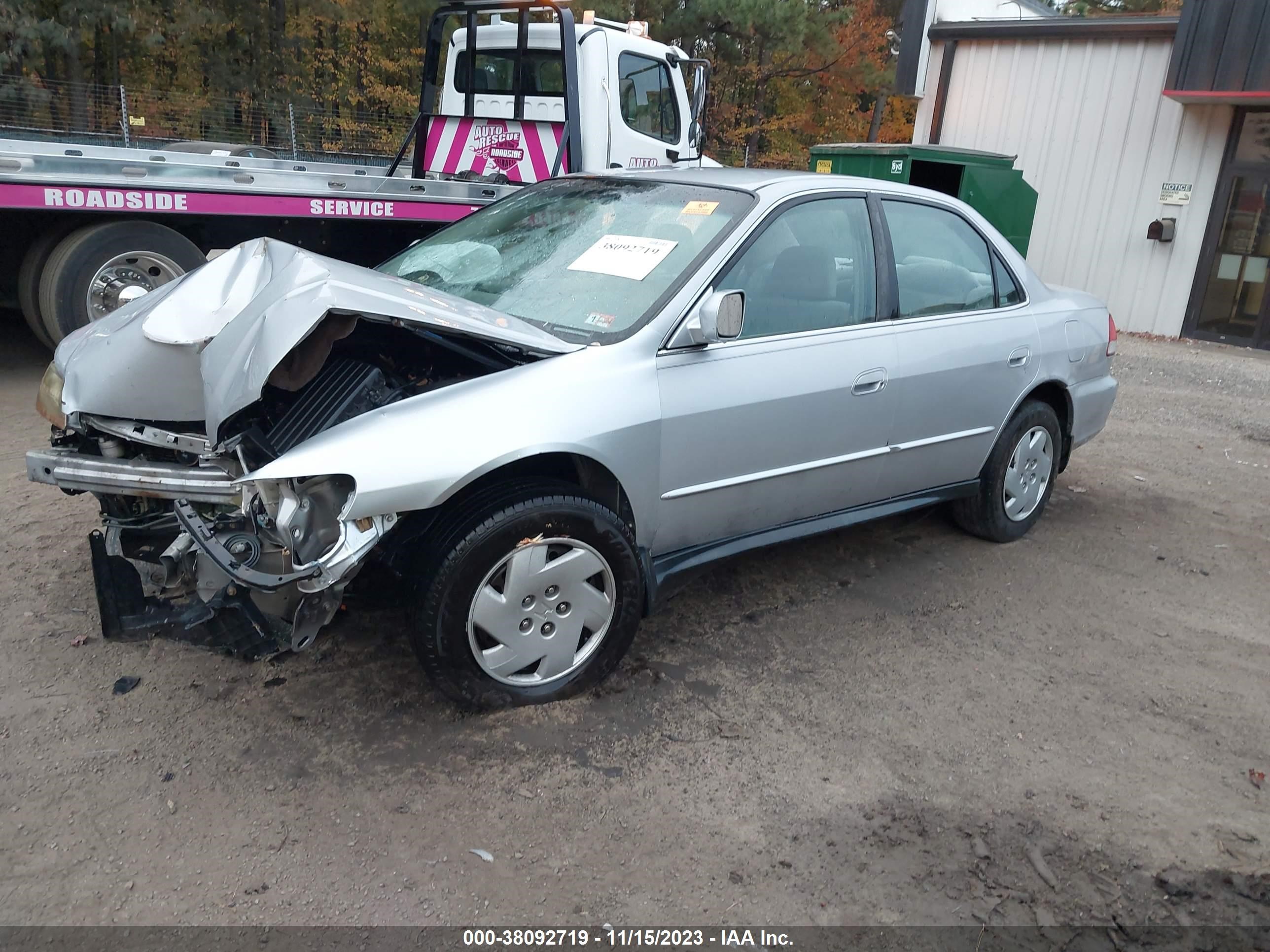 Photo 1 VIN: 1HGCG16482A002988 - HONDA ACCORD 