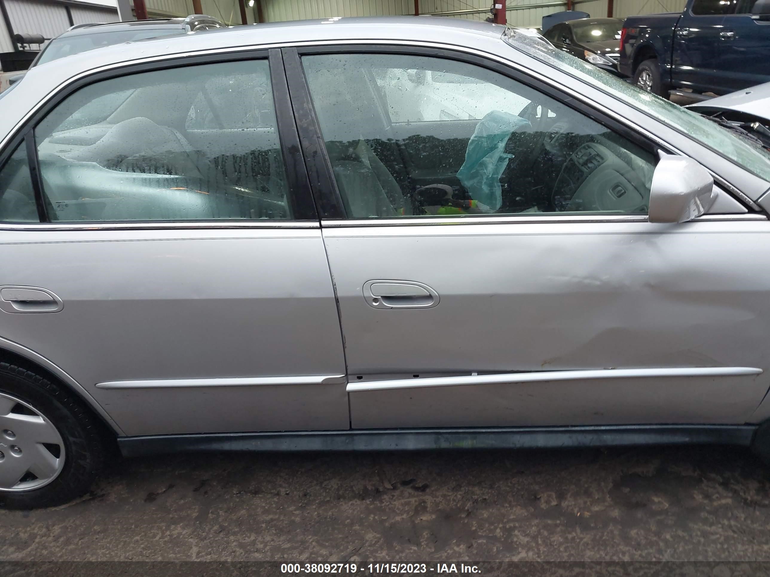 Photo 11 VIN: 1HGCG16482A002988 - HONDA ACCORD 