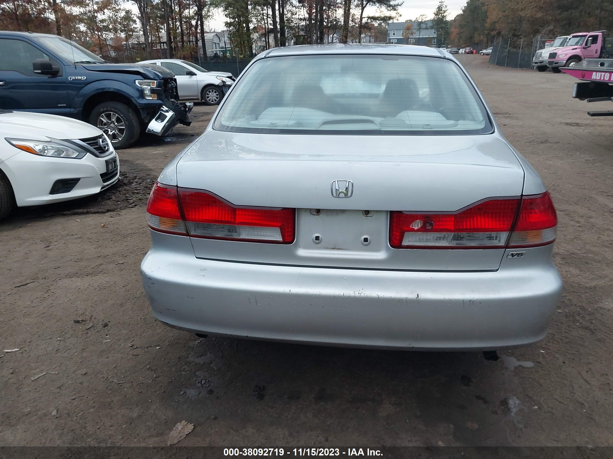 Photo 14 VIN: 1HGCG16482A002988 - HONDA ACCORD 