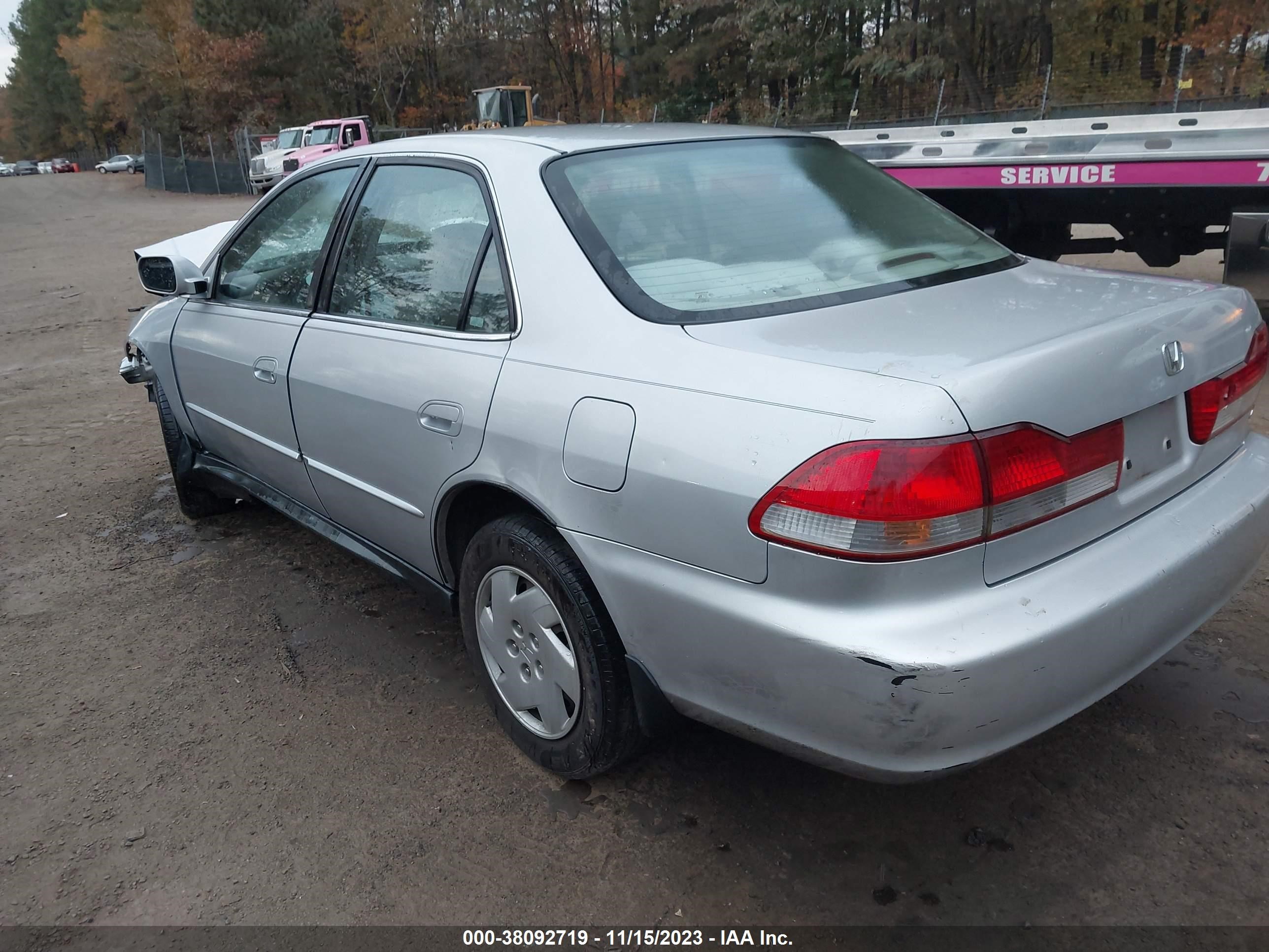 Photo 2 VIN: 1HGCG16482A002988 - HONDA ACCORD 