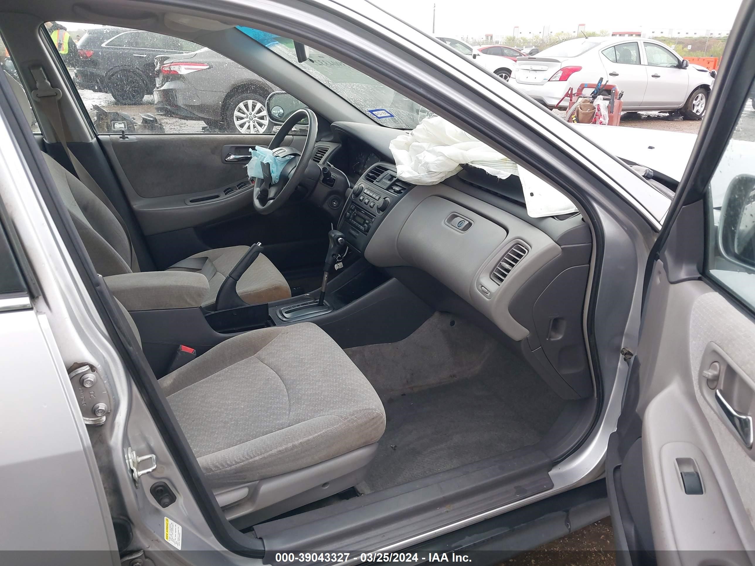 Photo 4 VIN: 1HGCG16482A082020 - HONDA ACCORD 