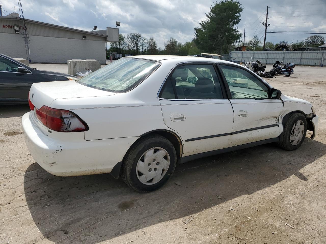 Photo 2 VIN: 1HGCG1648YA042951 - HONDA ACCORD 