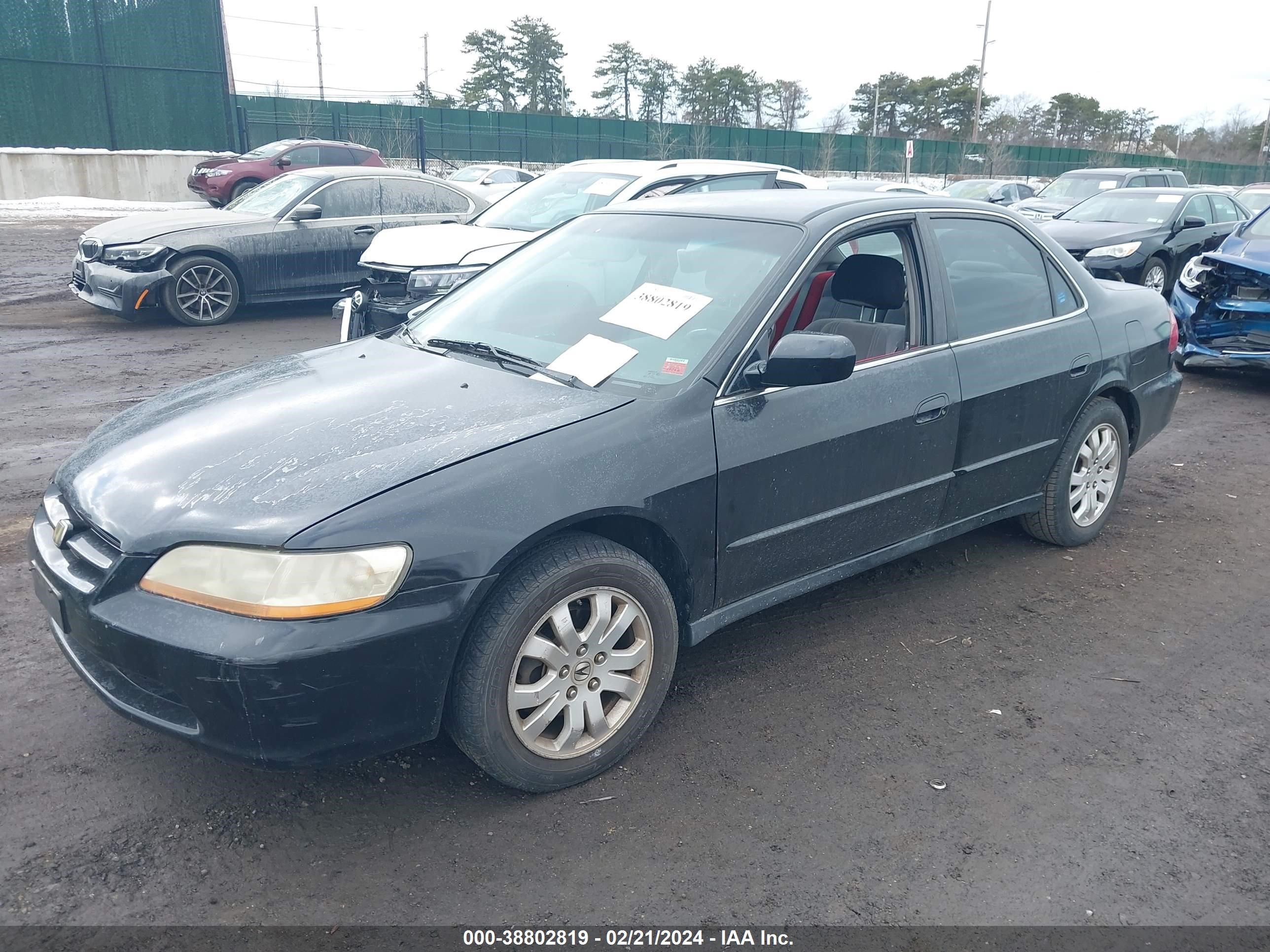 Photo 1 VIN: 1HGCG1648YA061595 - HONDA ACCORD 