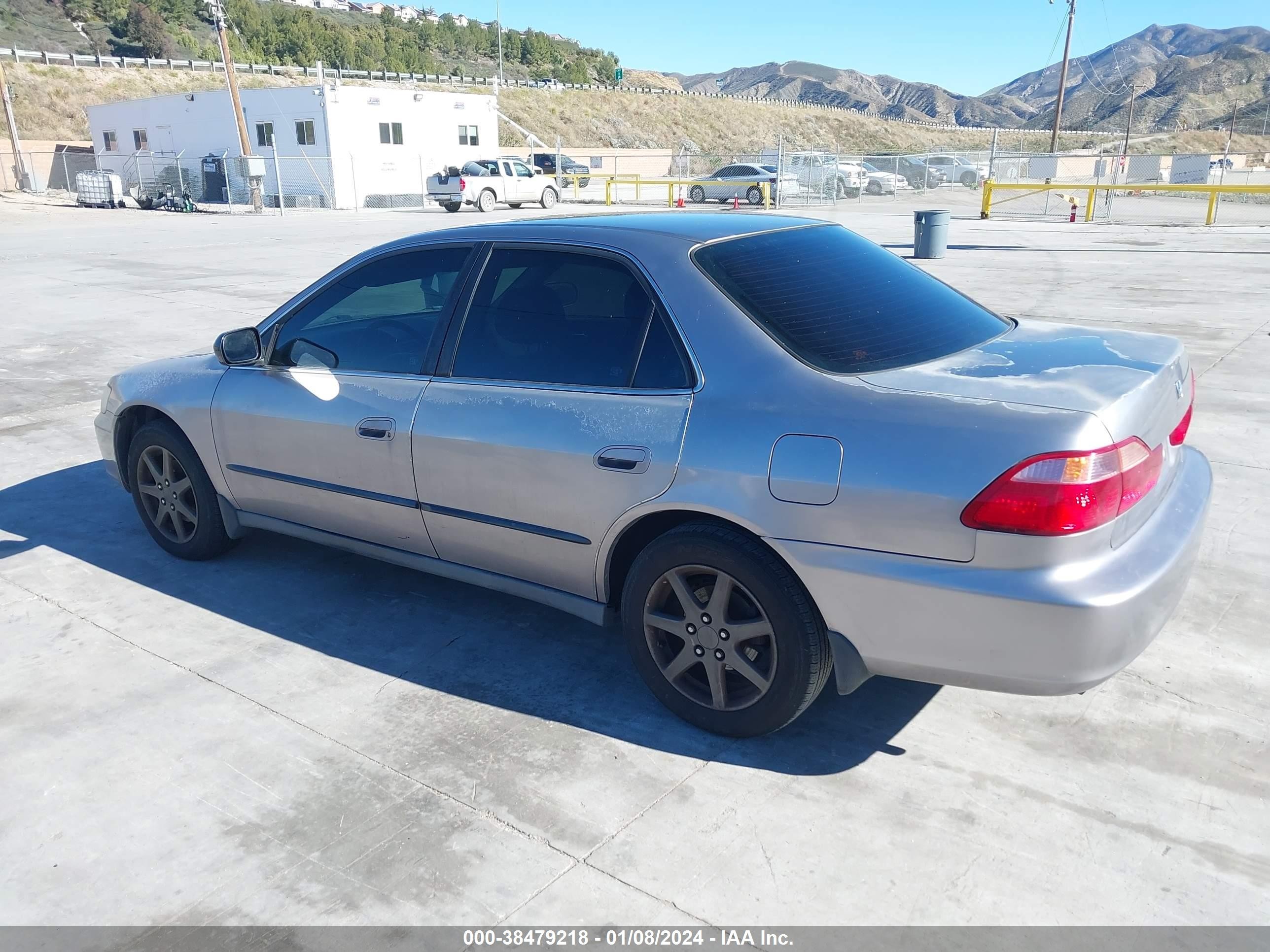 Photo 2 VIN: 1HGCG1649YA030226 - HONDA ACCORD 