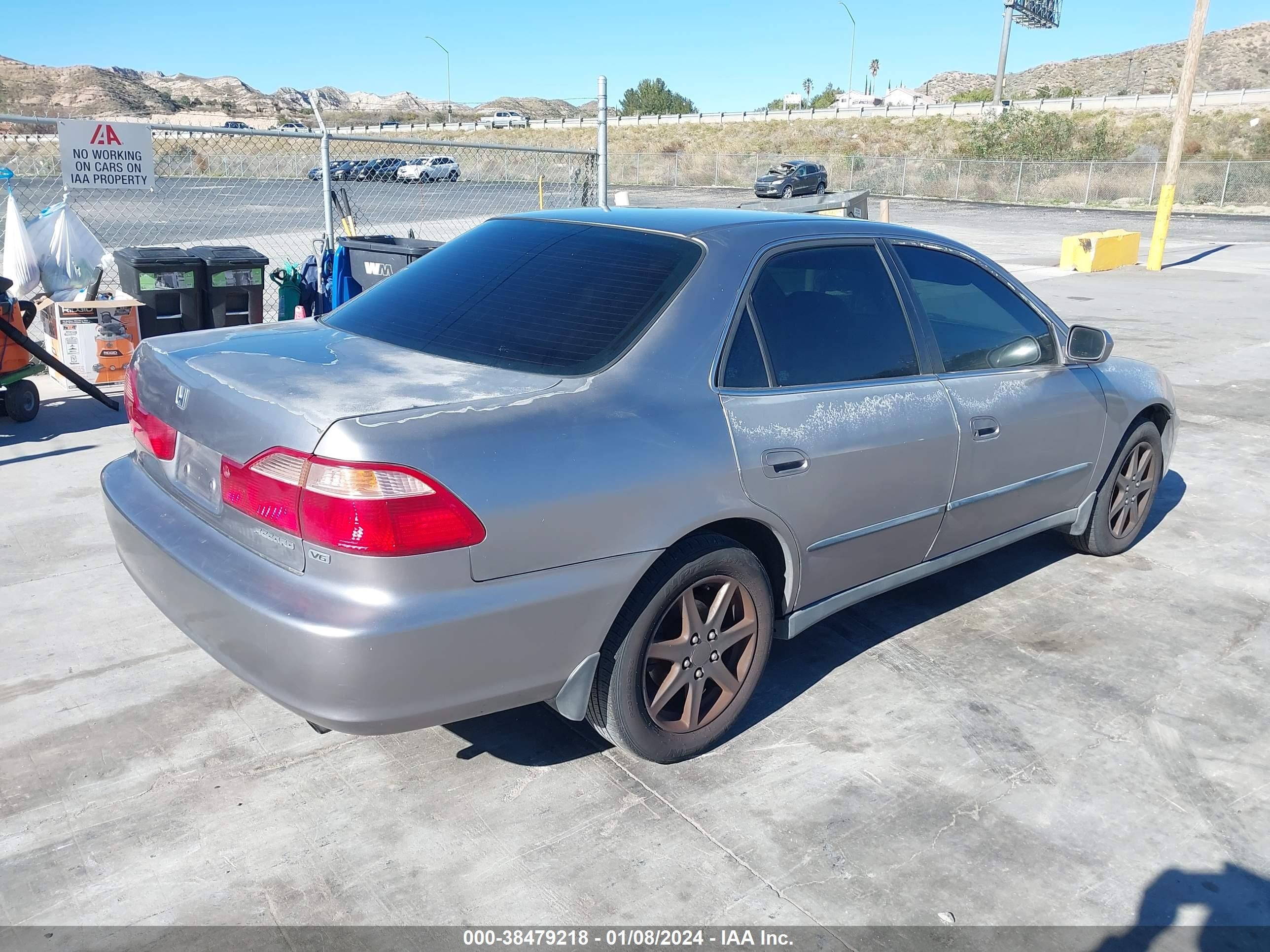 Photo 3 VIN: 1HGCG1649YA030226 - HONDA ACCORD 