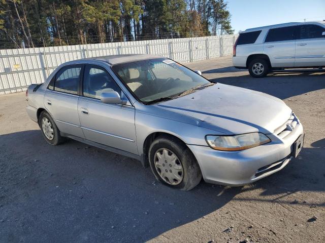 Photo 3 VIN: 1HGCG164X1A058932 - HONDA ACCORD 