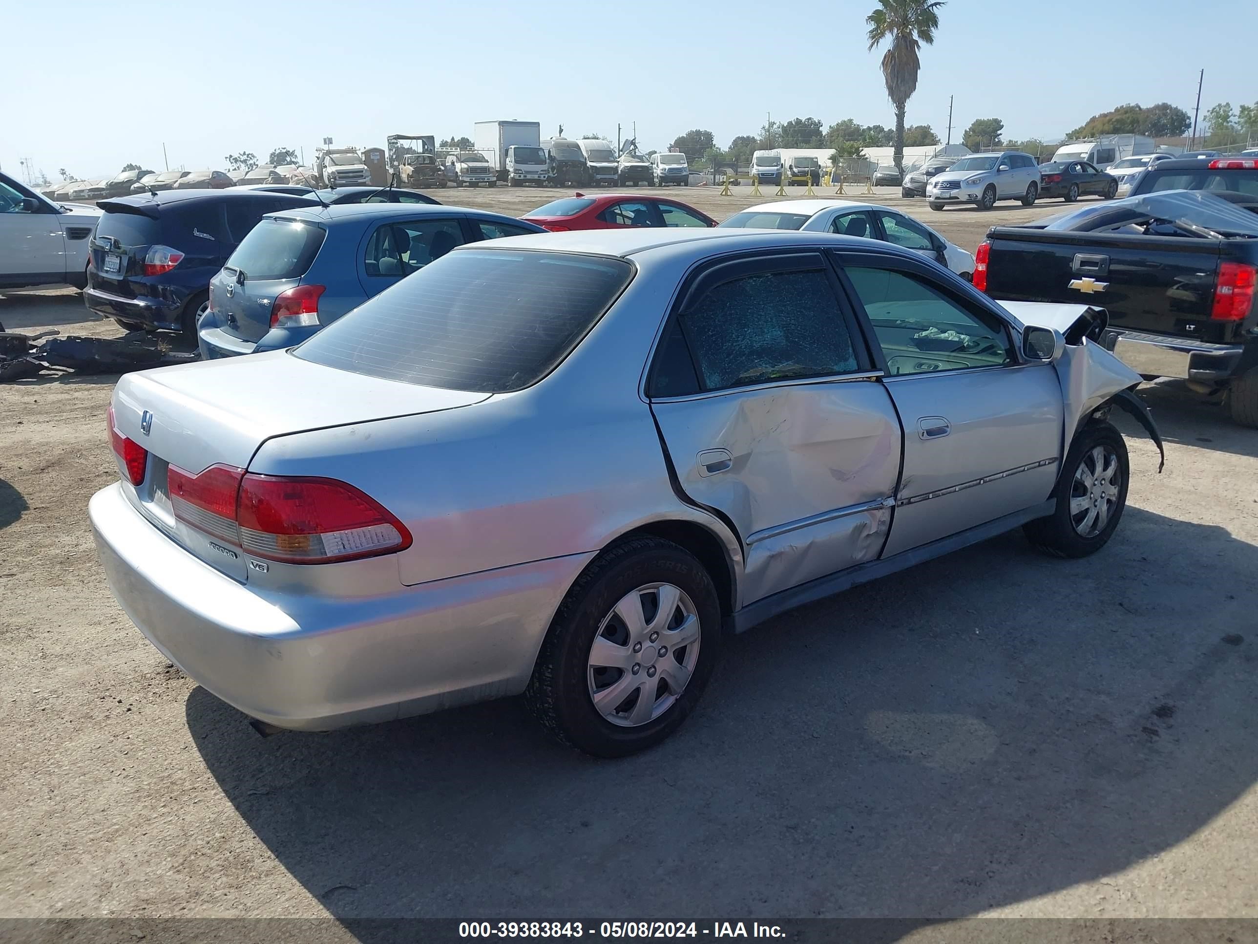 Photo 3 VIN: 1HGCG164X2A046488 - HONDA ACCORD 