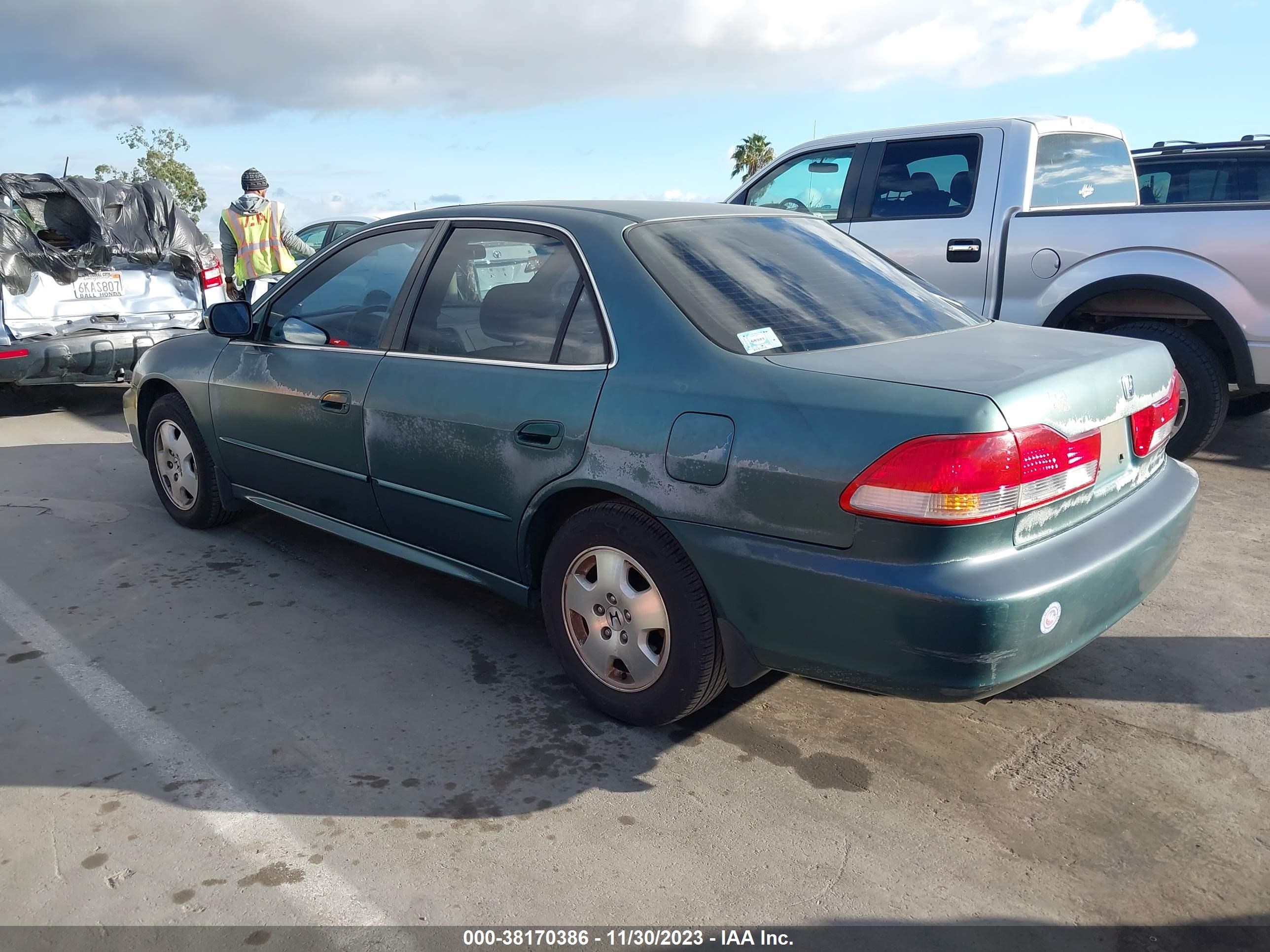 Photo 2 VIN: 1HGCG16502A040238 - HONDA ACCORD 