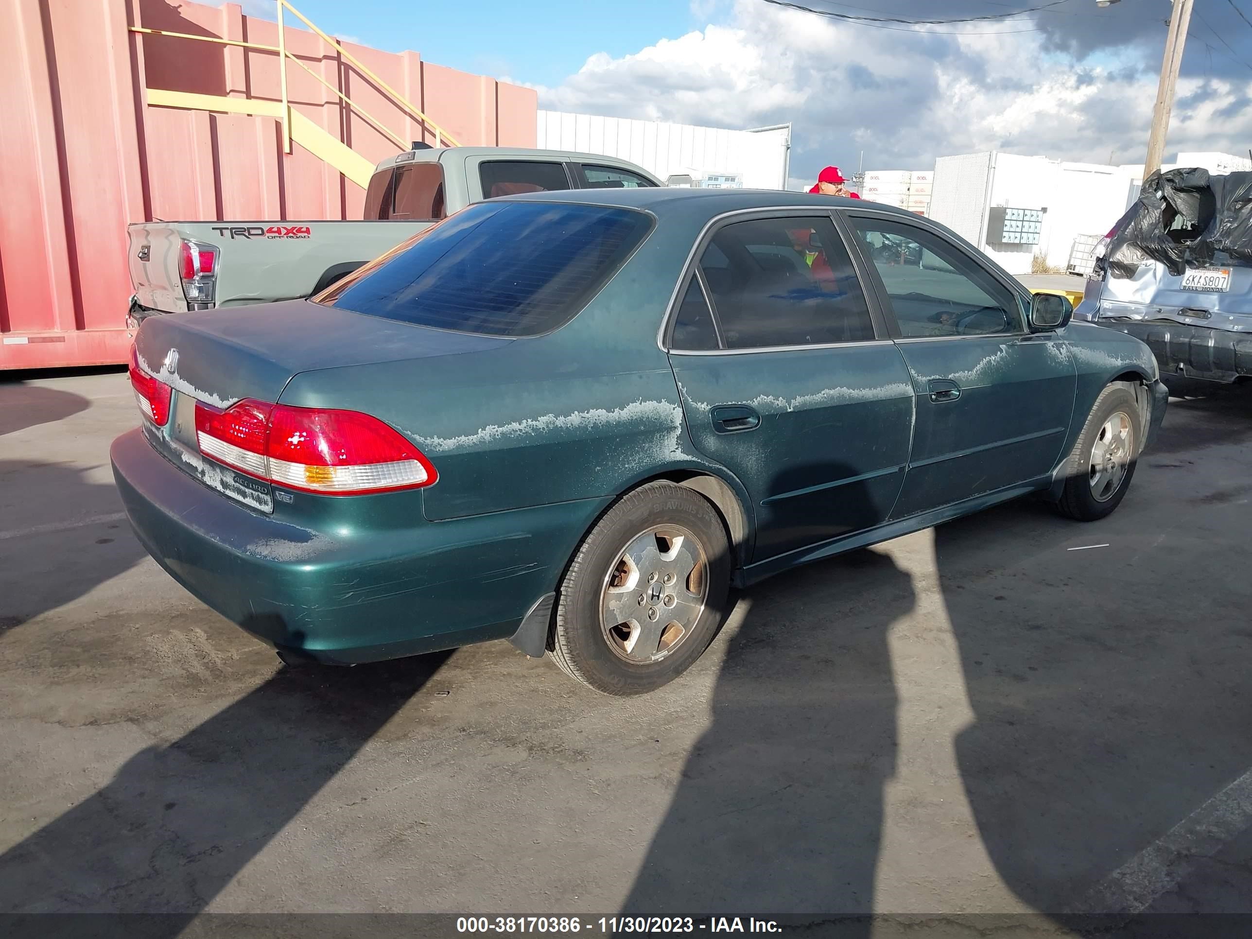 Photo 3 VIN: 1HGCG16502A040238 - HONDA ACCORD 